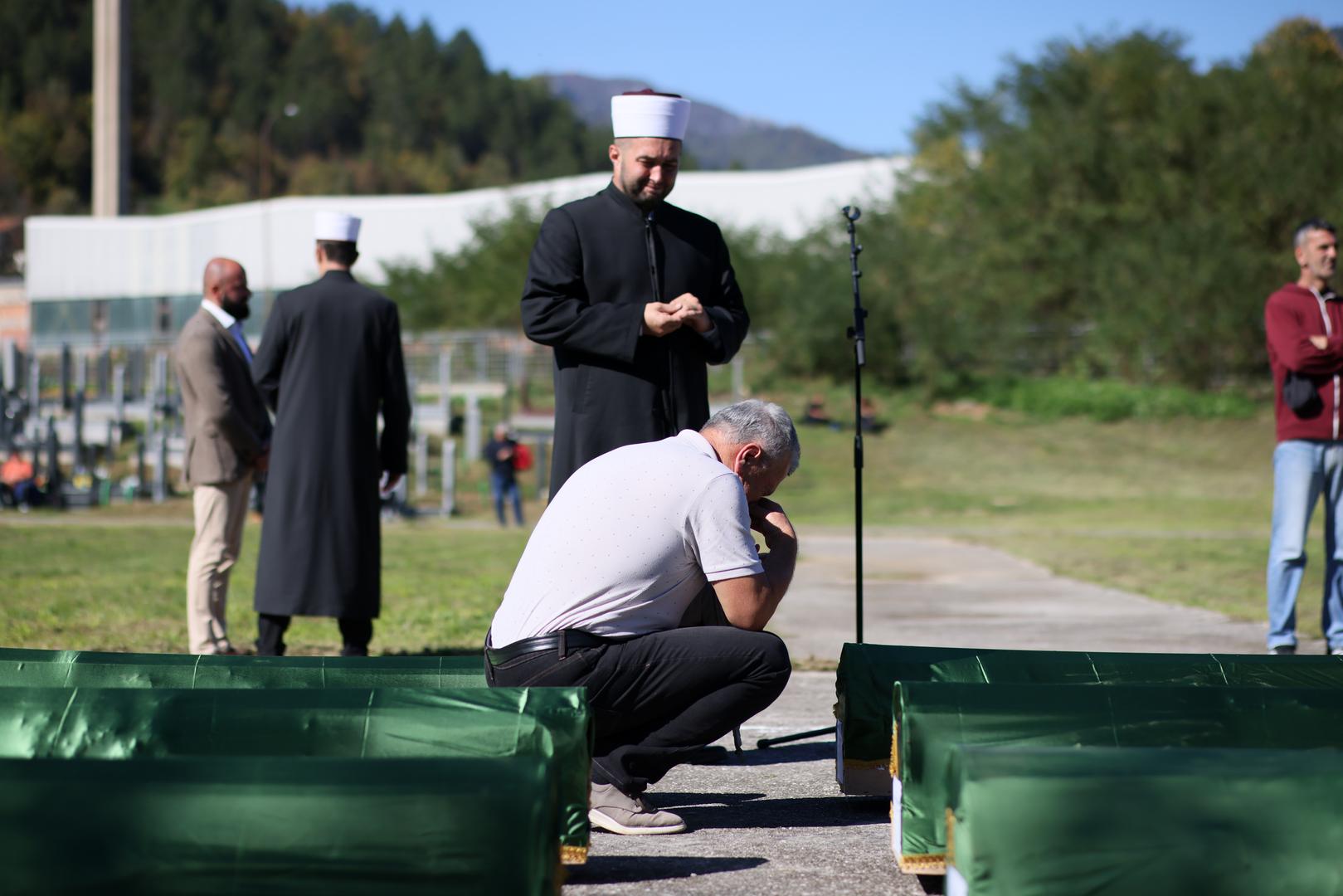 Danas se u Donjoj Jablanici održava kolektivna dženaza za 19 osoba koje su nastradale u katastrofalnim poplavama i odronima koji su pogodili sjevernu Hercegovinu i središnji dio Bosne. 