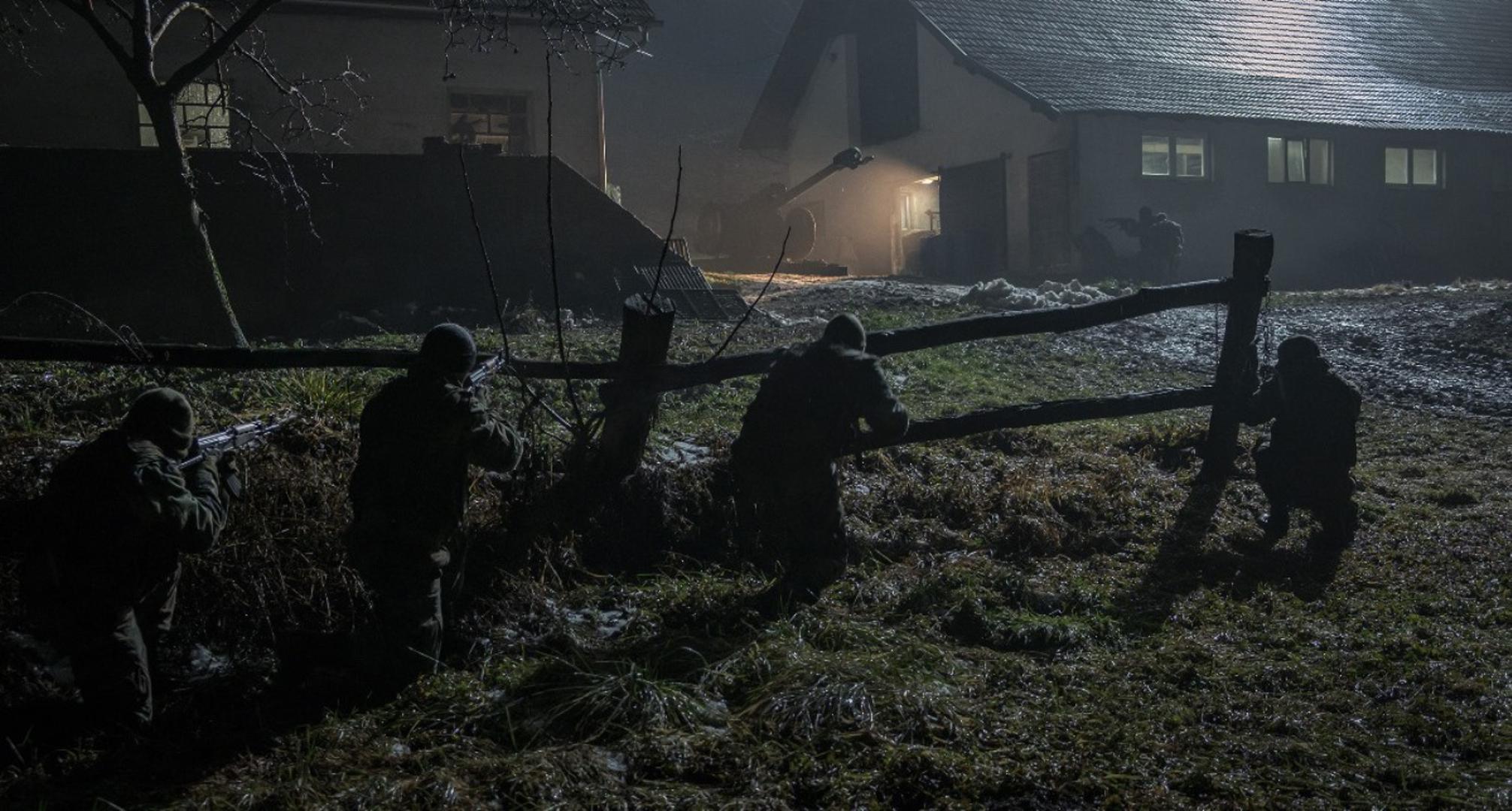 Večeras će se na prvom Prvom programu u udarnom terminu Hrvatska radiotelevizija (HRT-HTV1) od 21 sat premijerno prikazati serija „General“, biografska ratna drama Antuna Vrdoljaka o životnom putu hrvatskog generala Ante Gotovine.
