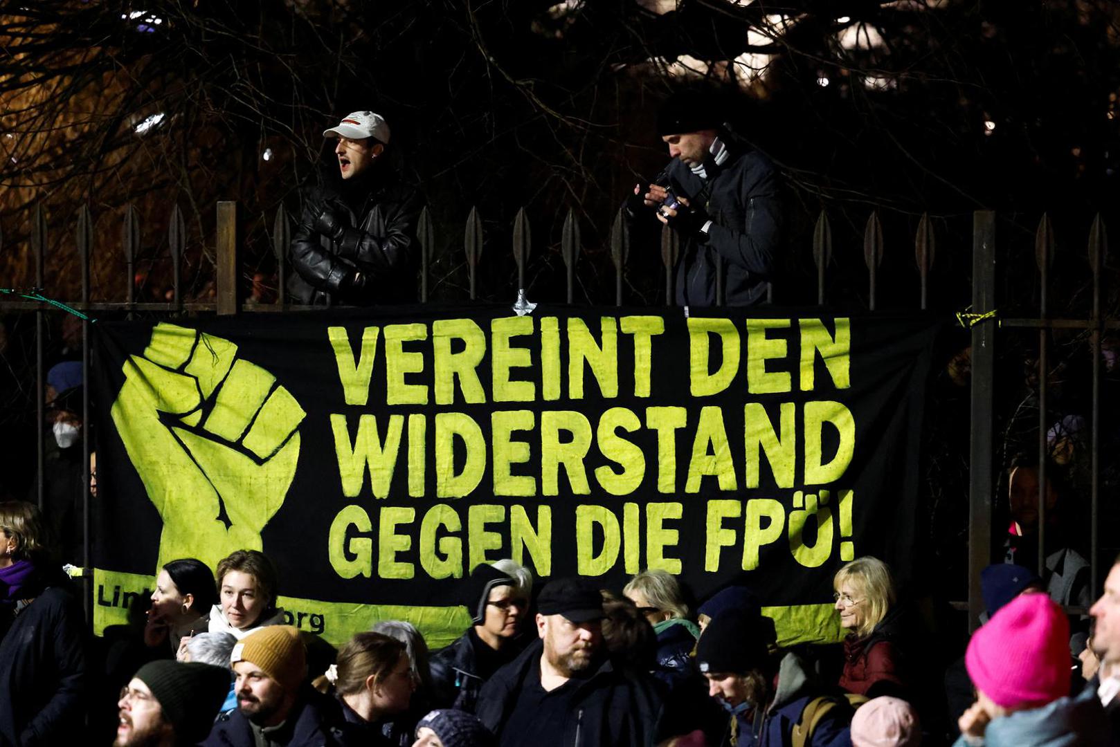 Protesters demonstrate against far-right Freedom Party (FPO) in Vienna, Austria, January 9, 2025. The banner reads: "Unite the resistance against the FPOE". REUTERS/Lisa Leutner Photo: LISA LEUTNER/REUTERS