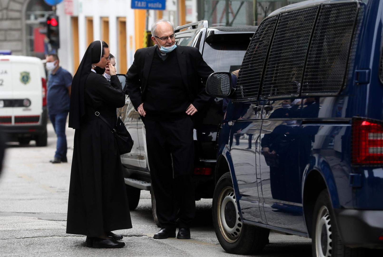 16.05.2020., Sarajevo, Bosna i Hercegovina - Dolazak vjernika u katedralu Srca Isusa na misu za Bleiburg. Misa je pocela u 12:15. Photo: Armin Durgut/PIXSELL