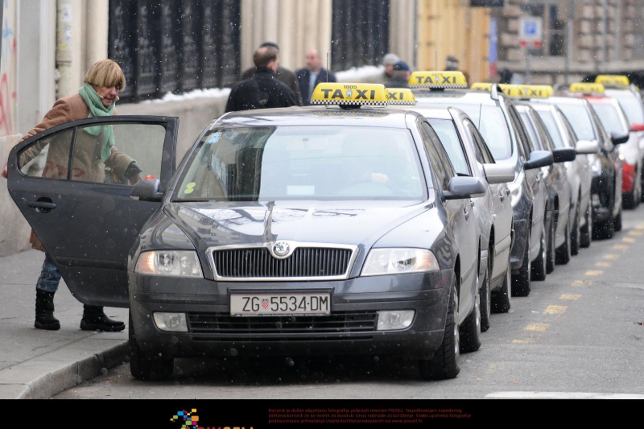 '15.02.2010. Hrvatska, Zagreb - Zagrebacki taksisti na taxi stajalistu u Gajevoj ulici. Photo: Anto Magzan/PIXSELL'