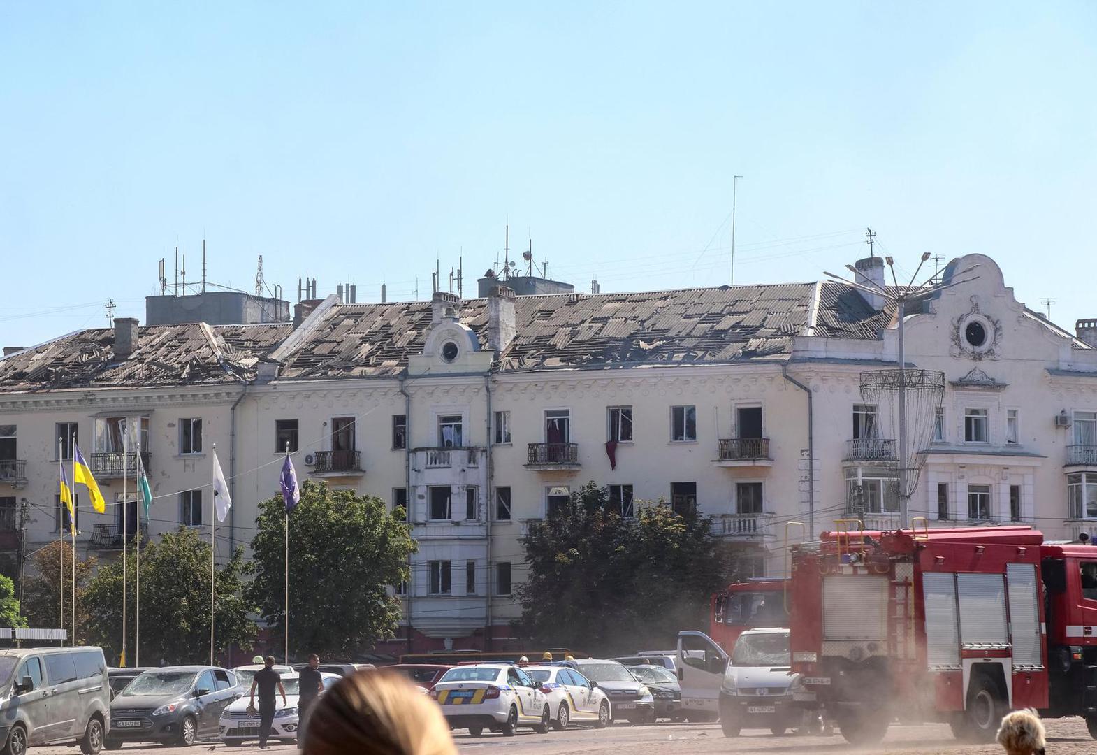 A view shows fire engines and police cars near the site of a Russian missile strike, amid Russia's attack on Ukraine, in Chernihiv, Ukraine August 19, 2023. REUTERS/Vladyslav Savenok Photo: Stringer/REUTERS