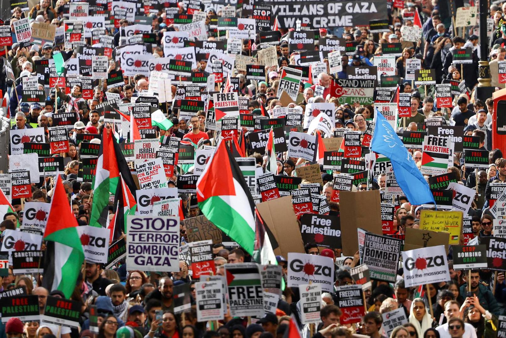 Demonstrators protest in solidarity with Palestinians in Gaza, amid the ongoing conflict between Israel and the Palestinian Islamist group Hamas, in London, Britain, October 21, 2023. REUTERS/Hannah McKay     TPX IMAGES OF THE DAY Photo: HANNAH MCKAY/REUTERS