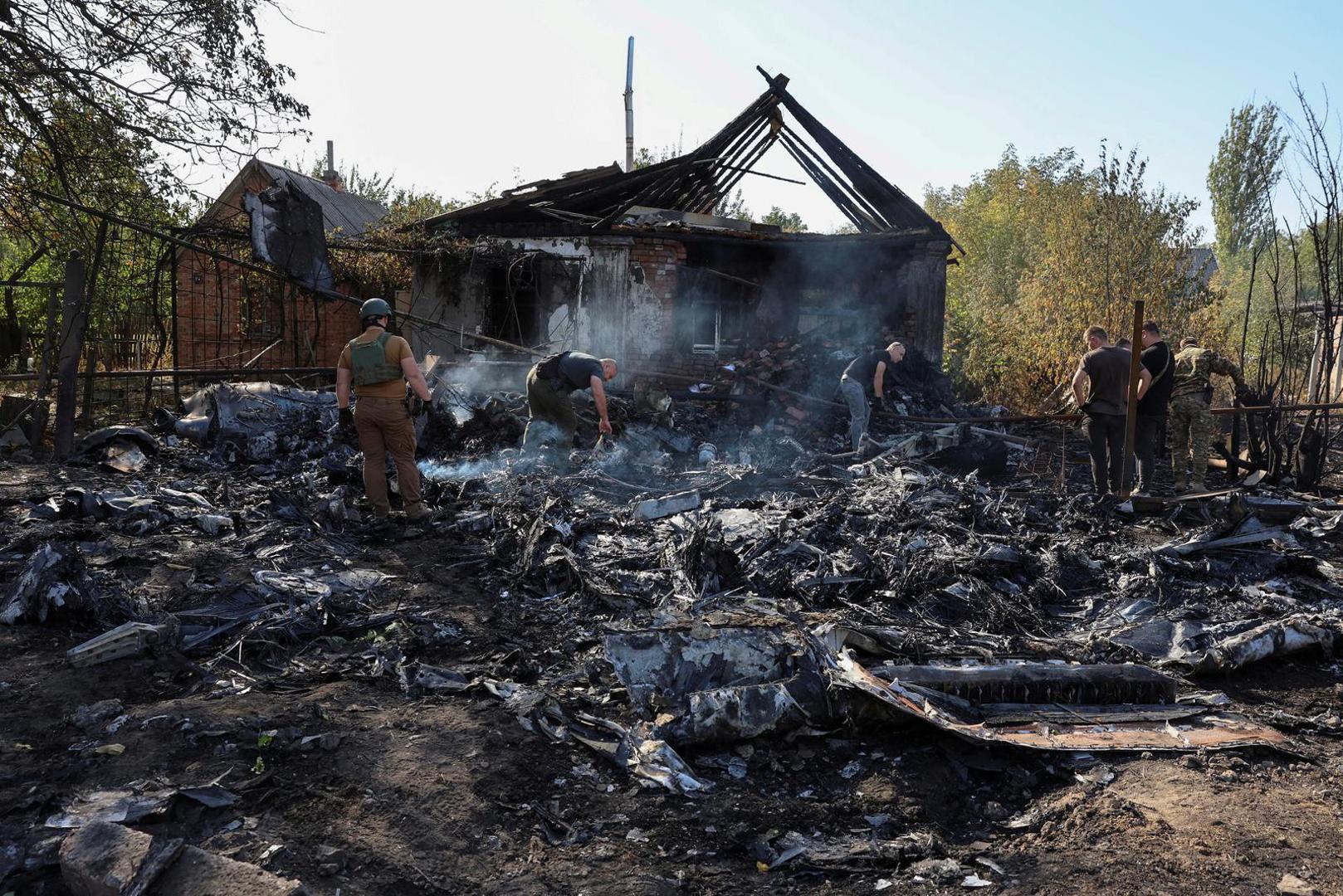 Ukrainian service members inspect parts of a Russian aerial vehicle, which local authorities assume to be a newest heavy unmanned aerial vehicle S-70 Okhotnik (Hunter) or variation of Sukhoi fighting jet, is seen in residential area of the town of Kostintynivka after it was shot down, amid Russia's attack on Ukraine, in Donetsk region, Ukraine October 5, 2024.  Radio Free Europe/Radio Liberty/Serhii Nuzhnenko via REUTERS    THIS IMAGE HAS BEEN SUPPLIED BY A THIRD PARTY Photo: RFE/RL/SERHII NUZHNENKO/REUTERS