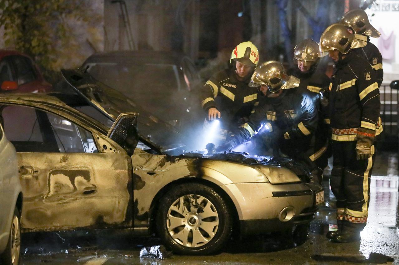 U Zagrebu ponovno izgorio automobil, požar zahvatio još tri parkirana auta