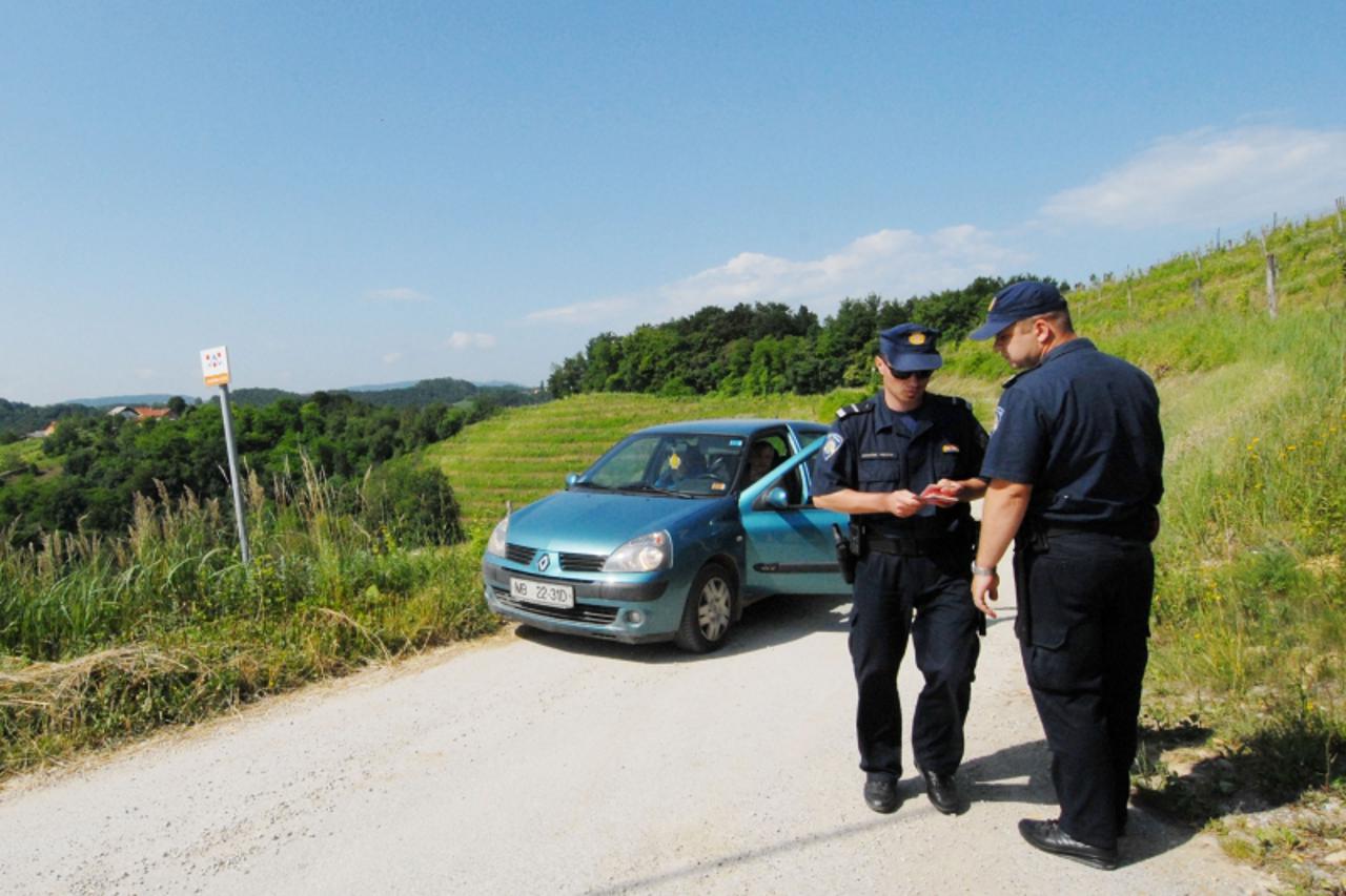 '14.06.2010., Varazdin - Reportaza o ilegalnim prelascima preko hrvatsko-slovenske drzavne granice na podrucju postaje granicne policije Varazdin.  Photo: Marko Jurinec/PIXSELL'