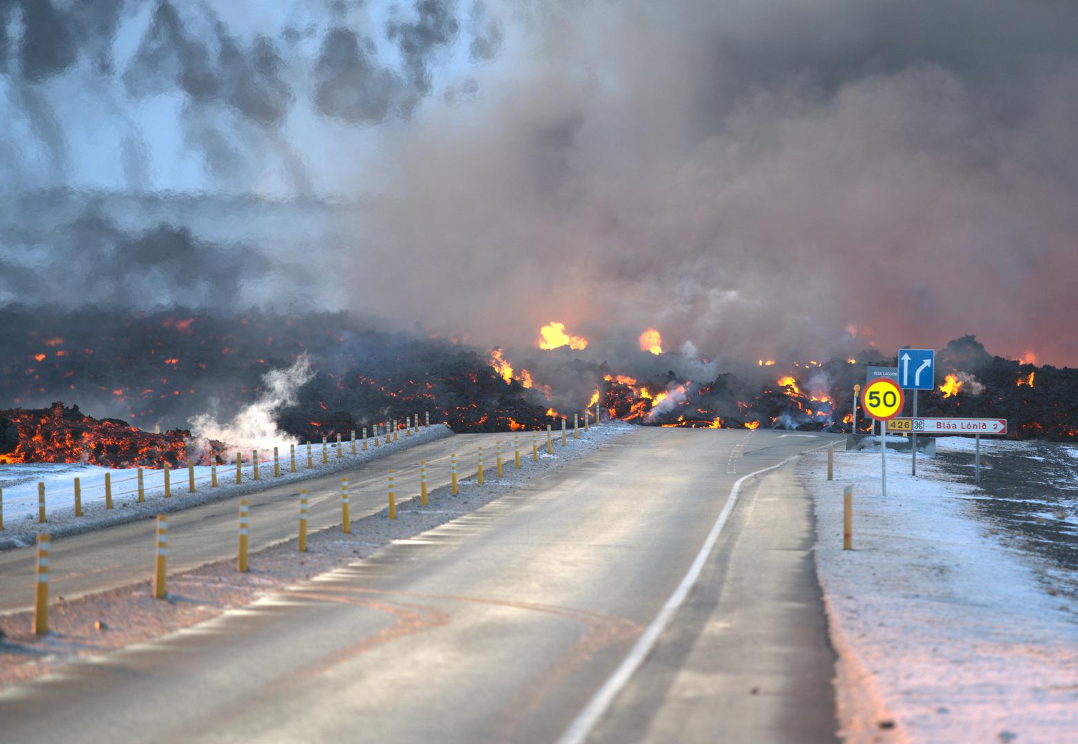 Samo poluotok Reykjanes ima šest aktivnih vulkanskih sustava, a erupcije se s vremena na vrijeme mogu aktivirati tijekom više desetljeća, možda čak i stoljeća.