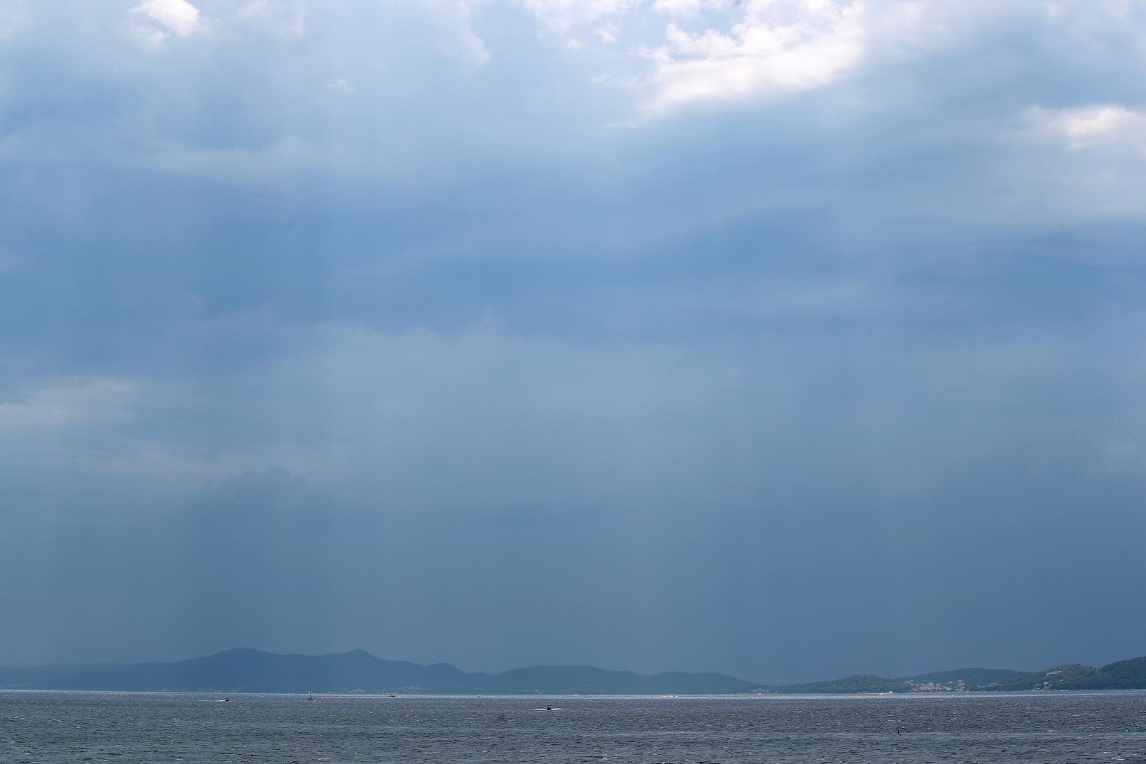 22.07.2024., Zadar - Nakon suncanog i sparnog jutra prema Zadru je krenulo nevrijeme Photo: Sime Zelic/PIXSELL