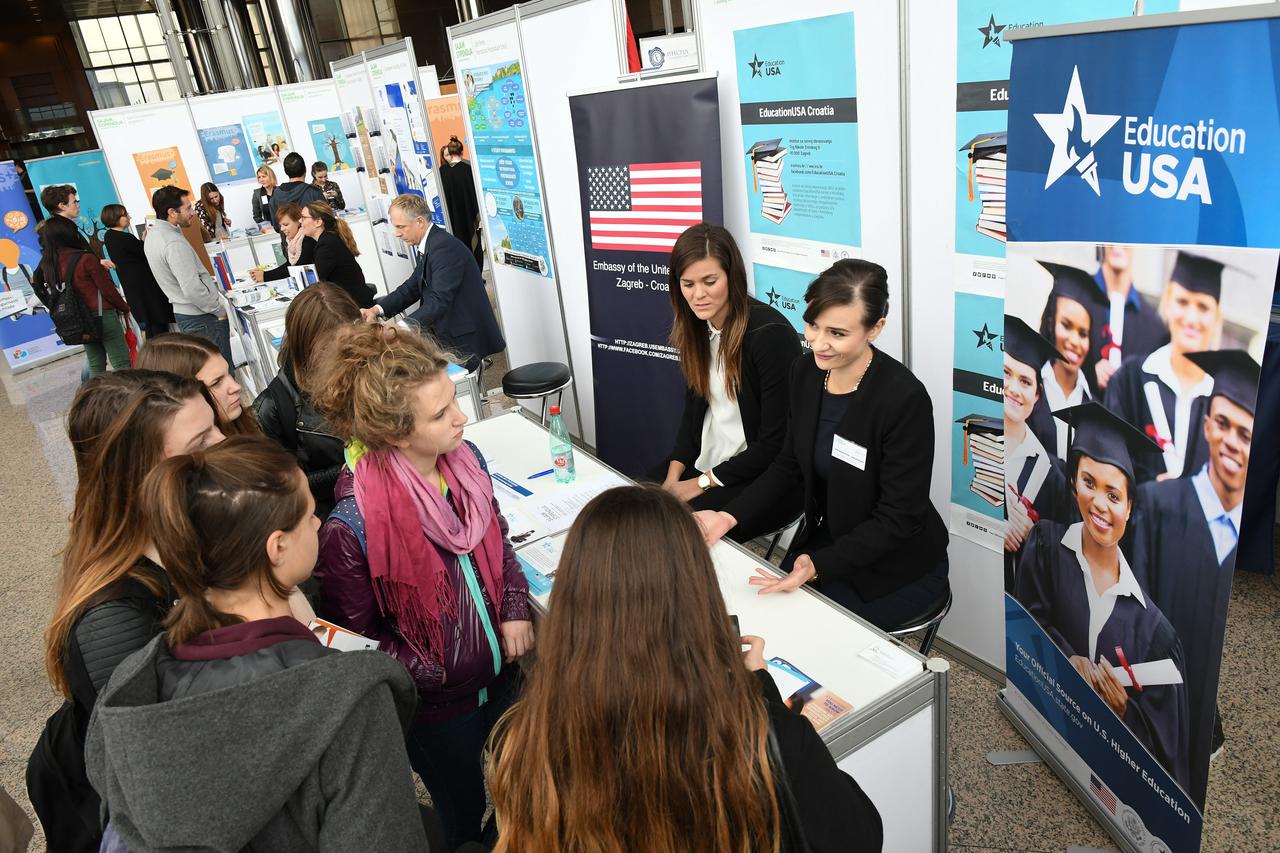 Zagreb: Sajam stipendija i visokog obrazovanja u auli Sveu?ilišne i nacionalne knjižnice