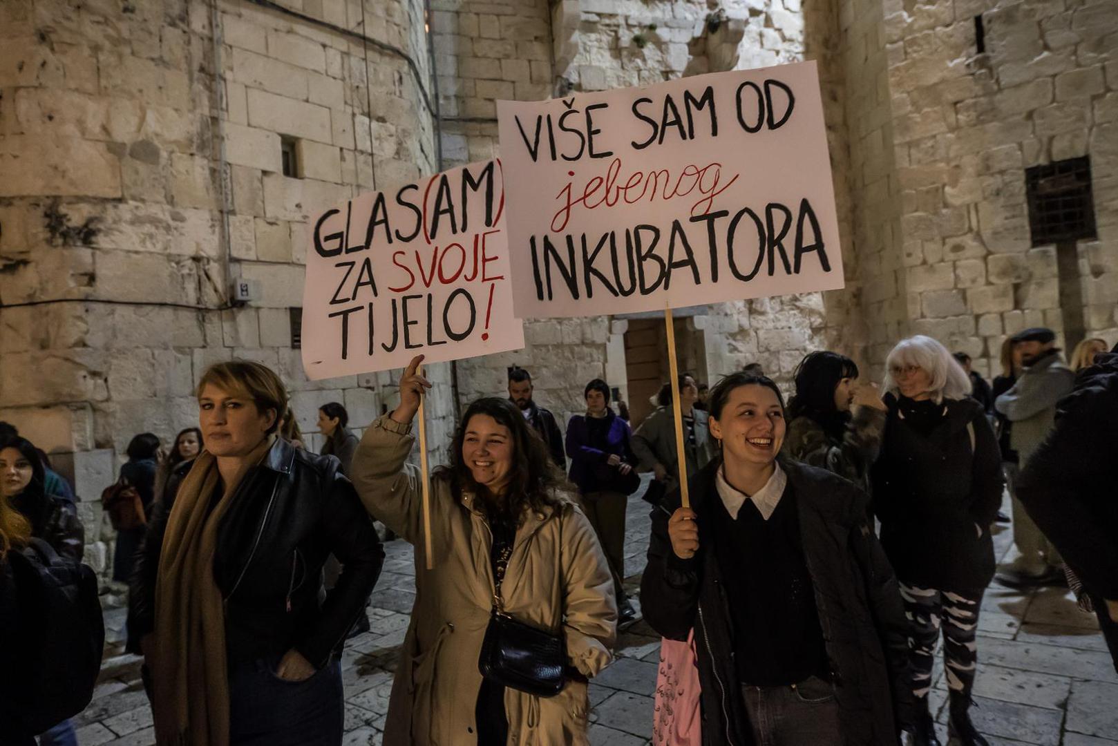 08.03.2024., Split - U organizaciji udruge Domine na nocnom marsu okupile su se mnogobrojne splitske zene. Photo: Zvonimir Barisin/PIXSELL