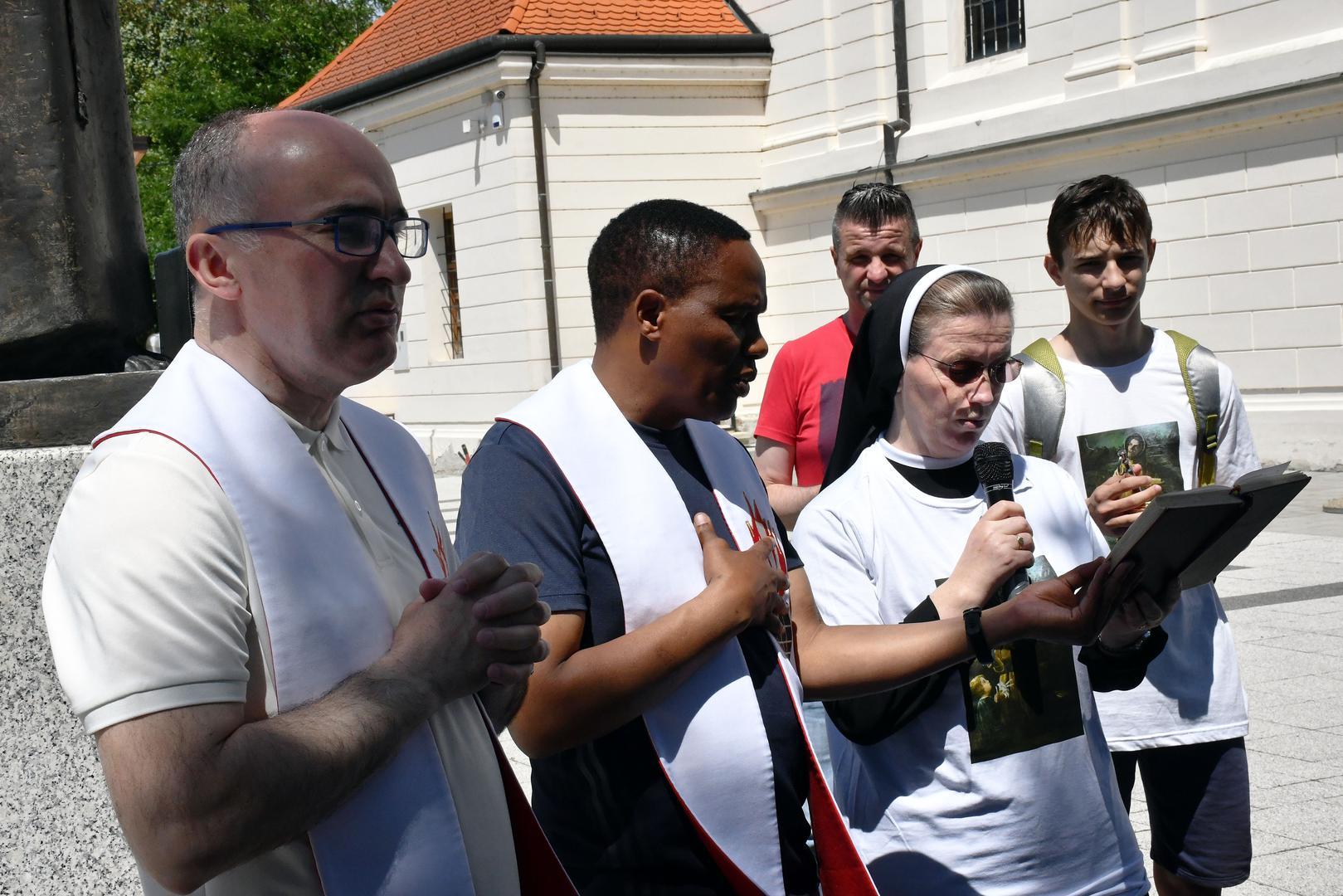 12.06.2020. Podvinje, Polazak hodocasnika-pjesaka ispred Zupe sv. Antuna Padovanskog u Podvinju na Dane svetog Ante u Gornjim Mocilima (BiH).
Photo: Ivica Galovic/ PIXSELL