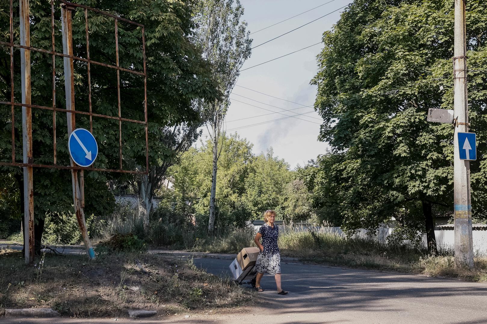 A local resident, who refuses to be evacuated, walks on a street, amid Russia's attack on Ukraine, in the town of Toretsk, near a front line in Donetsk region, Ukraine July 3, 2024. REUTERS/Alina Smutko Photo: ALINA SMUTKO/REUTERS