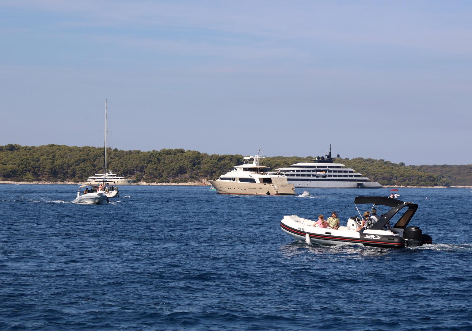 31. 07. 2024. Hvar- Hvar nakon incidenta i prosvjeda vratio se u uobicajnu turisticku kolotecinu.  Photo: Ivana Ivanovic/PIXSELL