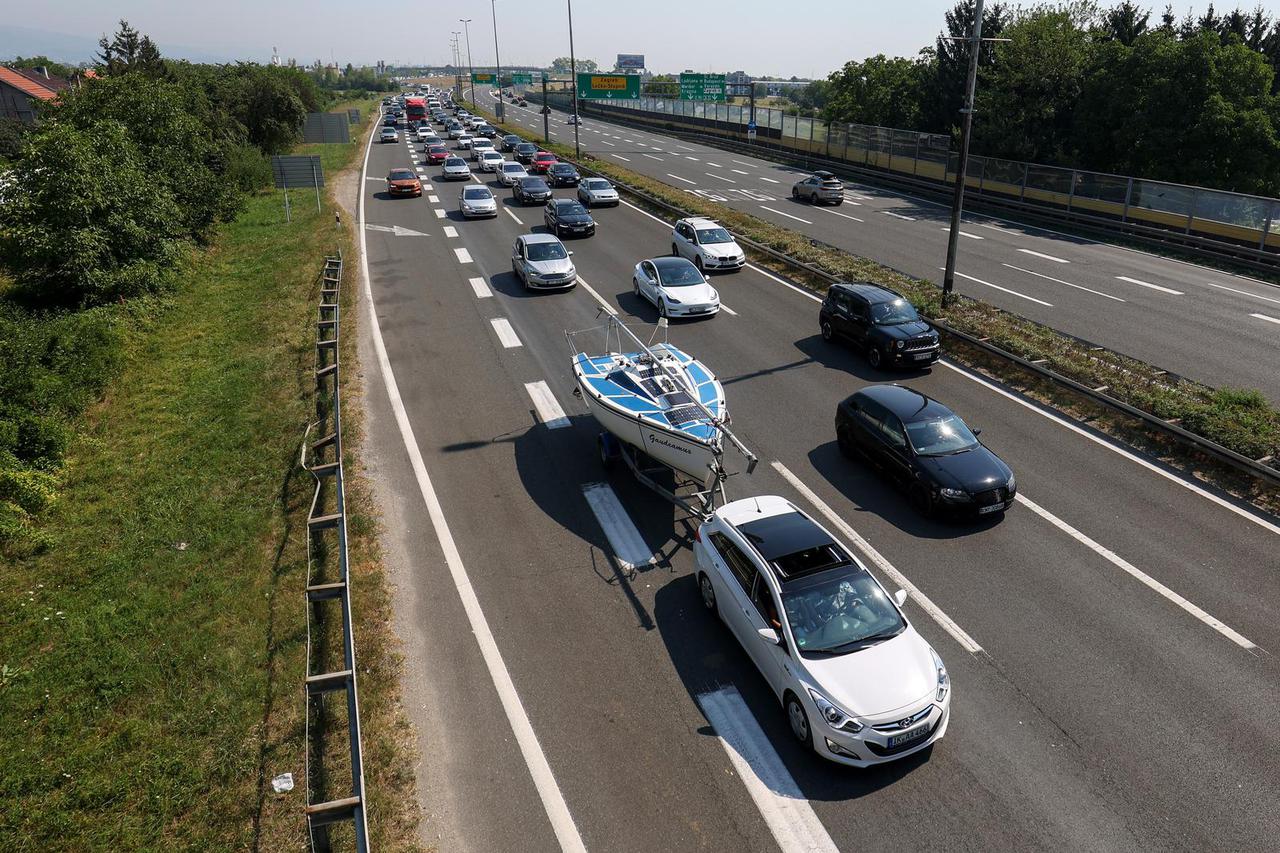 Udarni vikend na cestama, kolona kod Lučkog duga oko 7 km