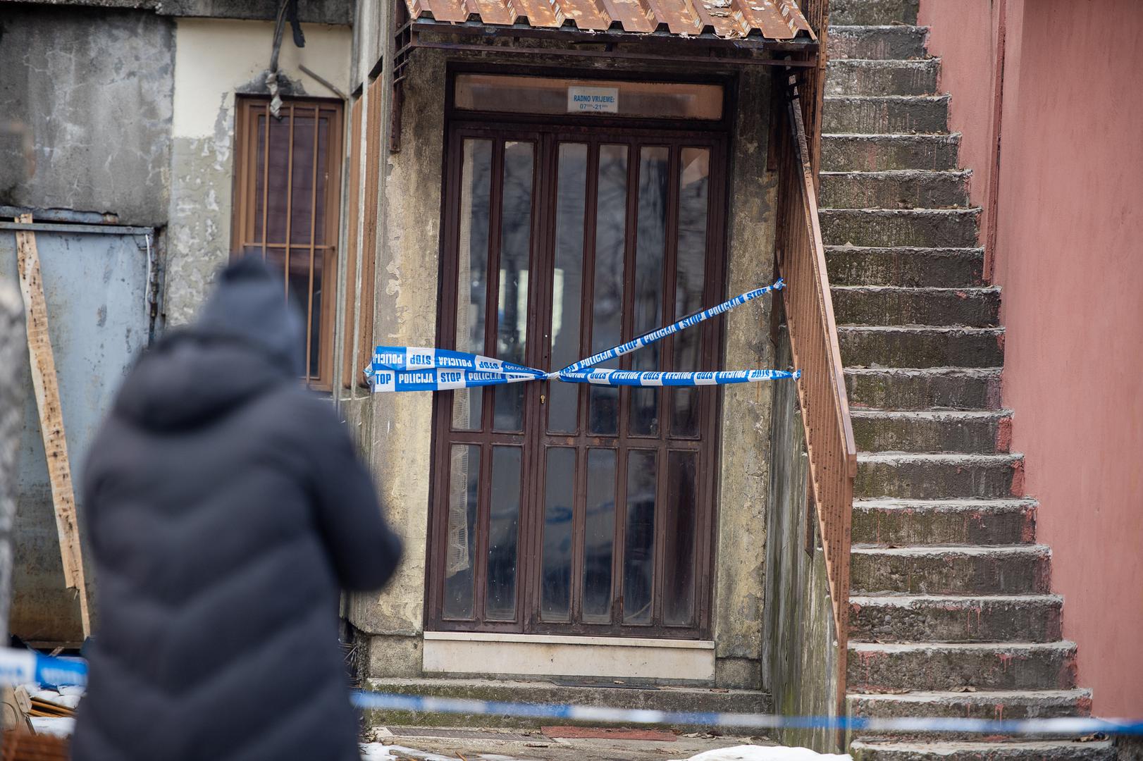 Četiri osobe također su teško ozlijeđene i prevezene u bolnicu u Podgorici. U četvrtak ujutro troje je i dalje u kritičnom stanju, među kojima jedan u izuzetno kritičnom, zadobivši ozljedu glave, rekao je novinarima ravnatelj bolnice Aleksandar Radović.