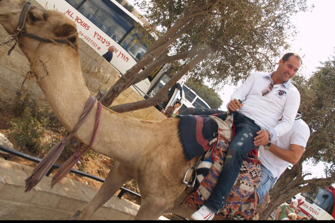 \'09.10.2010., Tel Aviv, Izrael - Igor Stimac jase na devi.  Photo: Bojan Rodik/24sata\'