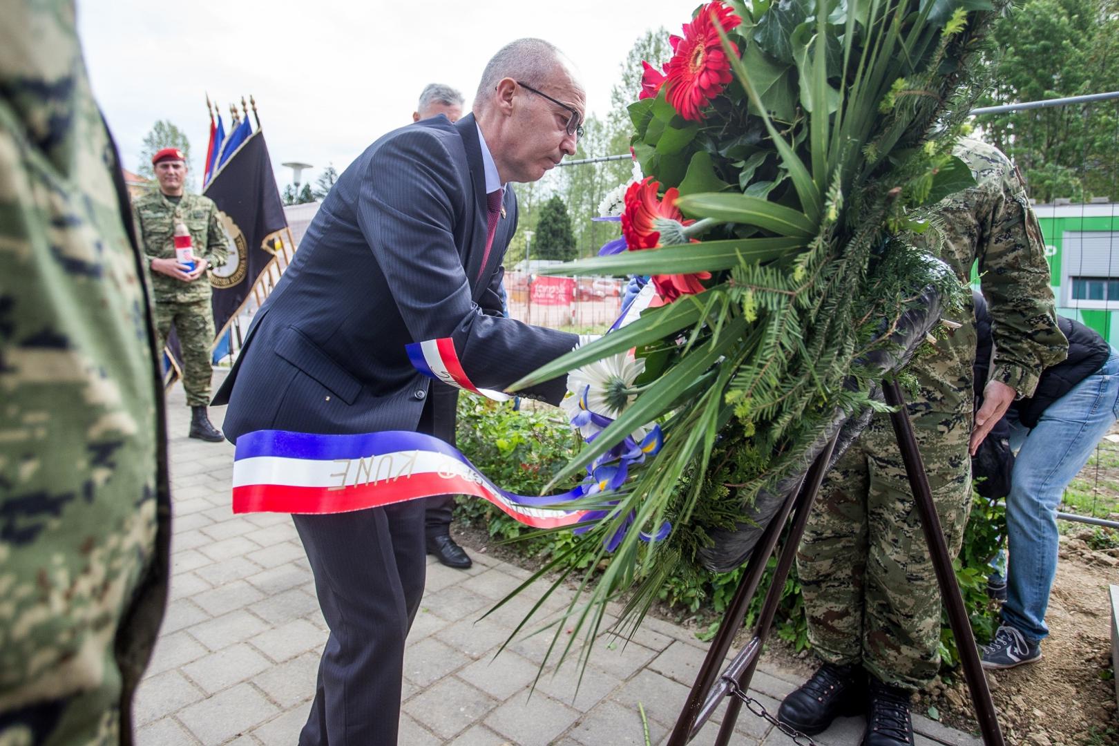 29.04.2020., Osijek - Svecano obiljezavanje 29. obljetnice osnutka 3. gardijske brigade Kune i Tenkovske bojne Kune Gardijske oklopno-mehanizirane brigade Hrvatske kopnene vojske te polaganje vijenaca i paljenje svijeca na spomenik poginulim pripadnicima. Photo: Davor Javorovic/PIXSELL