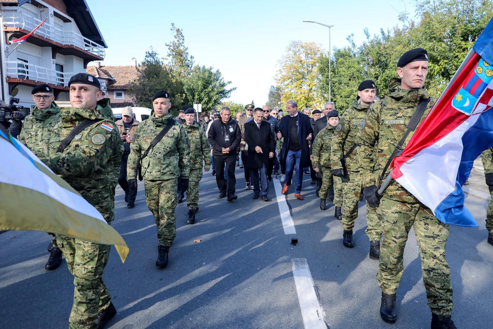 18.11.2023. Vukovar - Pod geslom "Vukovar - moj izbor i u dobru i u zlu" u Vukovaru se obiljezava 32. godisnjica vukovarske tragedije i stradanja u Domovinskom ratu. Kolona sjecanja koju predvode hrvatski branitelji Vukovara zajedno s clanovima obitelji poginulih, nestalih, ubijenih, nasilno odvedenih i umrlih hrvatskih branitelja Vukovara na celu s pripadnicima Hrvatskih obrambenih snaga koji su branili Vukovar. Branko Borkovic. Photo: Emica Elvedji/PIXSELL