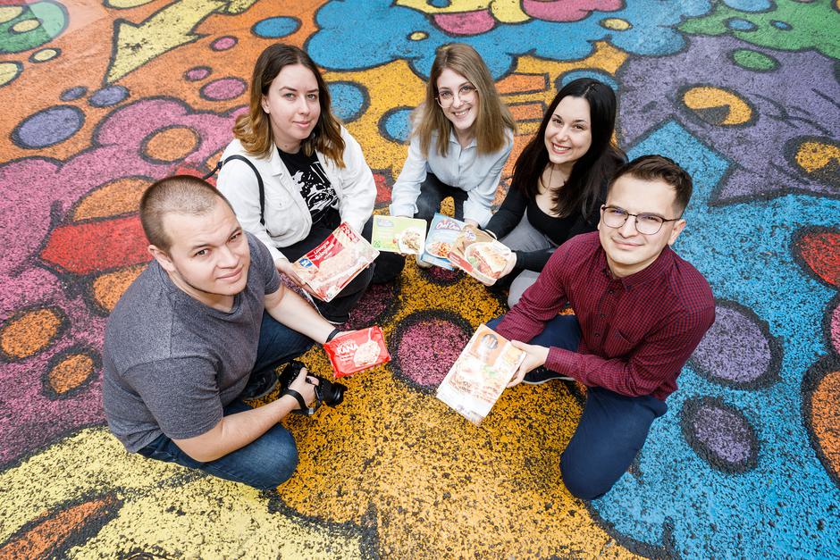 U kušačkom su timu bili Kruno Galjar, Ana Serenčeš, Nikolina Orešković, Katja Knežević i Dario Topić, kao i autor fotografije Tomislav Miletić