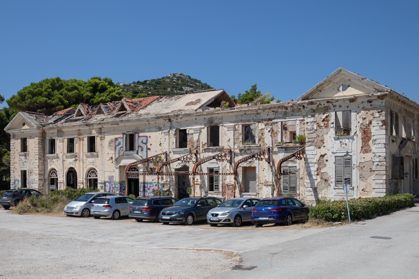 09.08.2024., Kupari, Zupa dubrovacka - Razruseni i napusteni kompleks hotela u Kuparima. Photo: Grgo Jelavic/PIXSELL