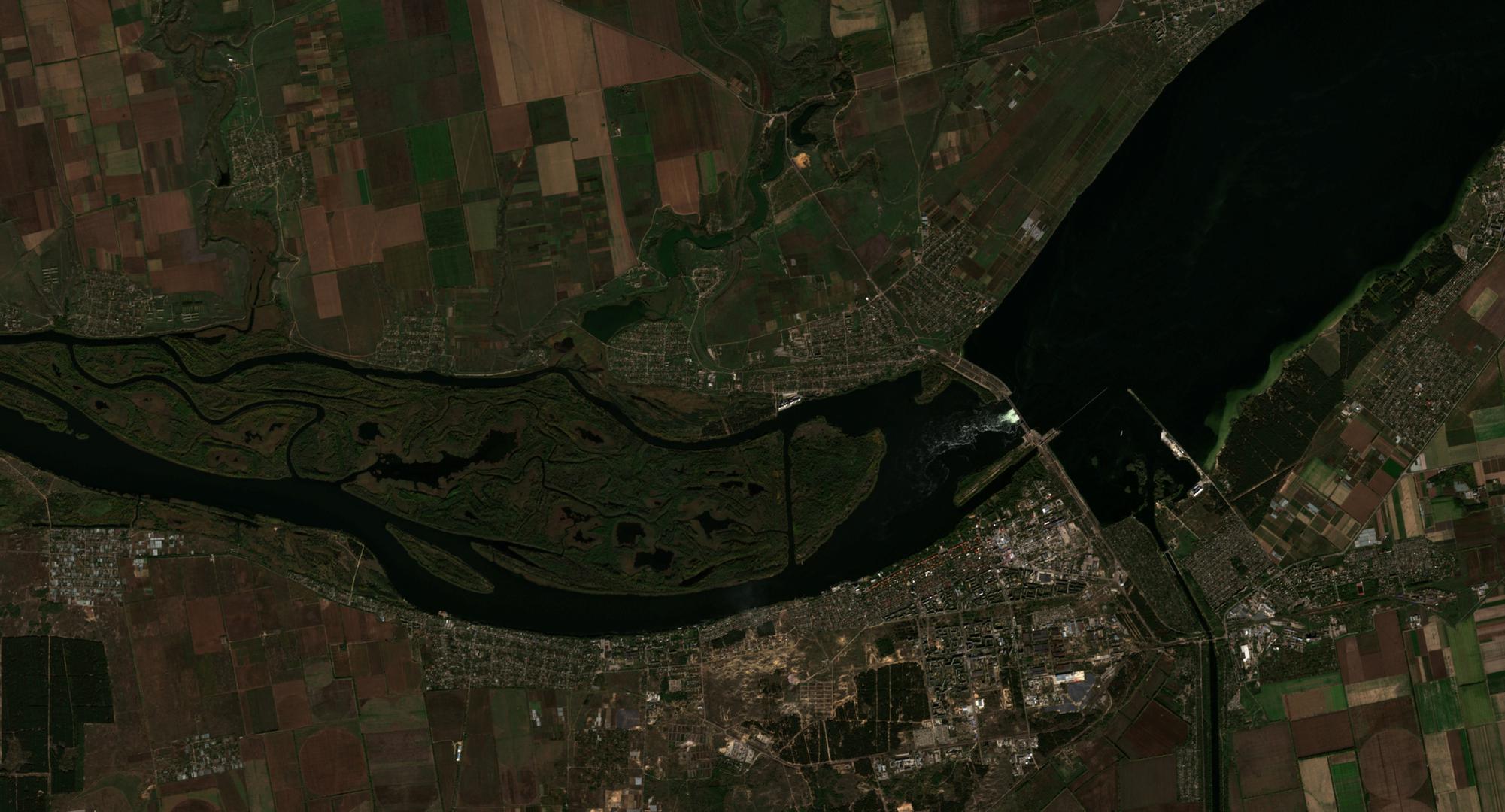 A satellite image shows a view of the location of the Kakhovka dam and the surrounding region in Kherson Oblast, Ukraine, October 18, 2022.  European Union/ Copernicus Sentinel-2 L2A/Handout via REUTERS    THIS IMAGE HAS BEEN SUPPLIED BY A THIRD PARTY. MANDATORY CREDIT Photo: EUROPEAN UNION/ COPERNICUS SENTI/REUTERS