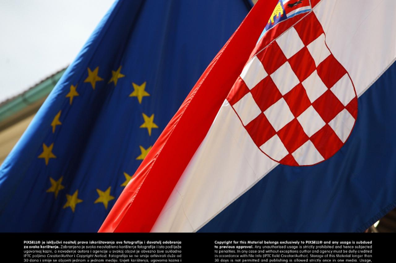 '04.05.2012., Zagreb - Zastava Europske unije i Hrvatska zastava na institucijskim zgradama na Markovom trgu, ilustracija.  Photo: Tomislav Miletic/PIXSELL'