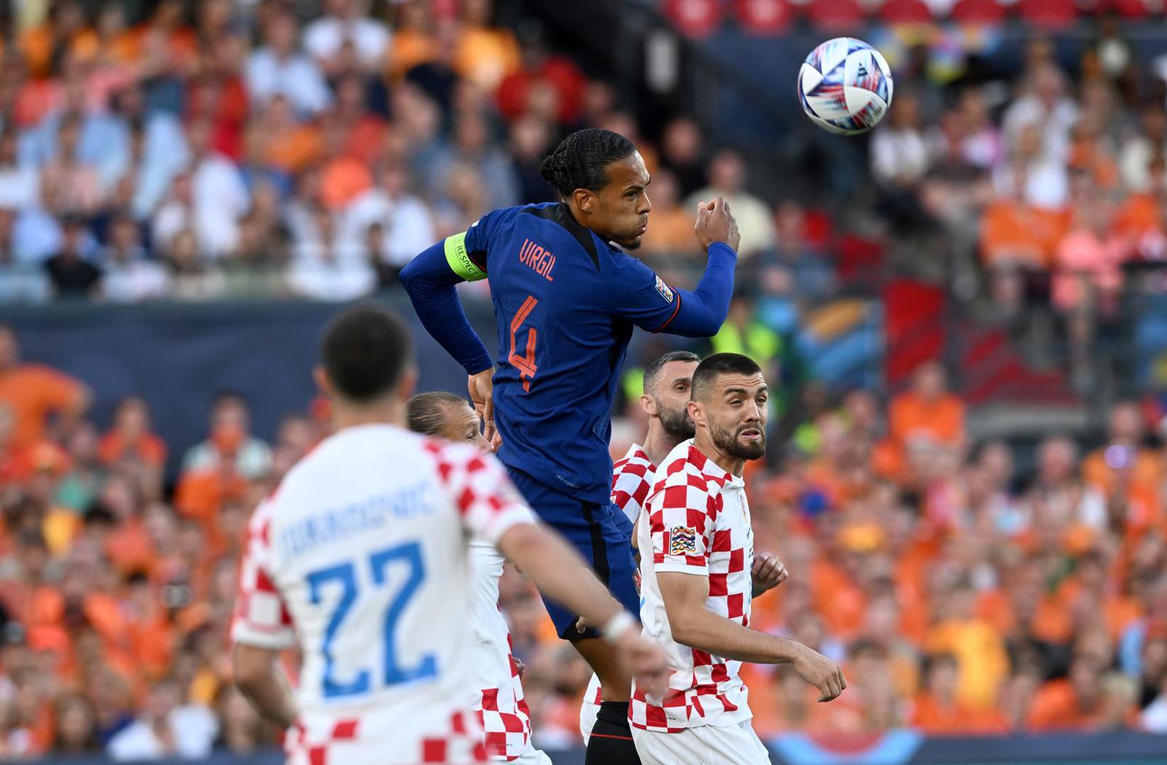 14.06.2023., stadion Feyenoord "De Kuip", Rotterdam, Nizozemska - UEFA Liga Nacija, polufinale, Nizozemska - Hrvatska. Virgil van Dijk, Mateo Kovacic Photo: Marko Lukunic/PIXSELL