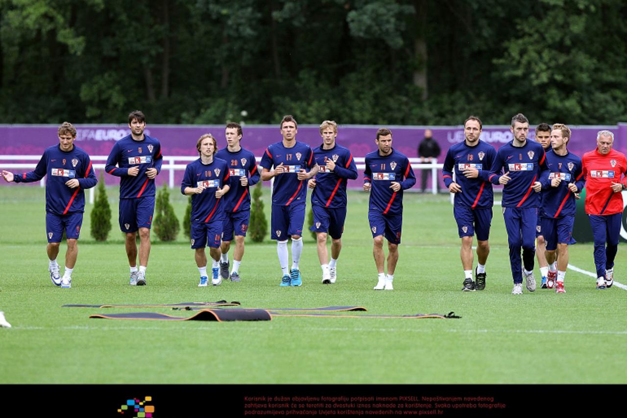 '11.06.2012., Sielanka nad Pilica, Warka - Trening Hrvatske reprezentacije. Nikica Jelavic, Vedran Corluka, Luka Modric, Ivan Perisic, Mario Mandzukic, Ivan Strinic, Darijo Srna, Gordon Schildenfeld, 