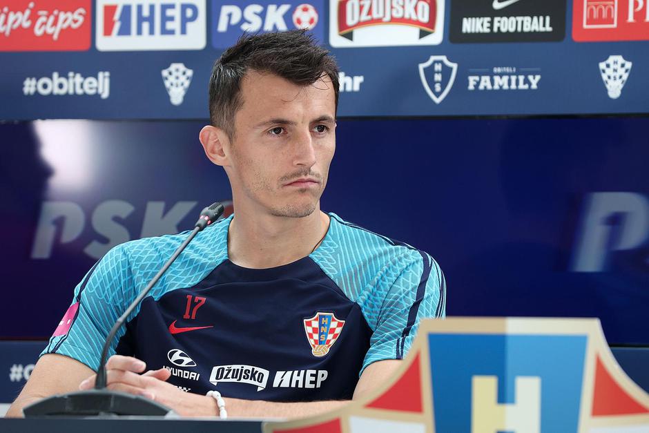 Prvi je dan Svjetskog prvenstva u Kataru, na konferenciji za medije hrvatske reprezentaicjie bili su s  Ante Budimir i Dejan Lovren