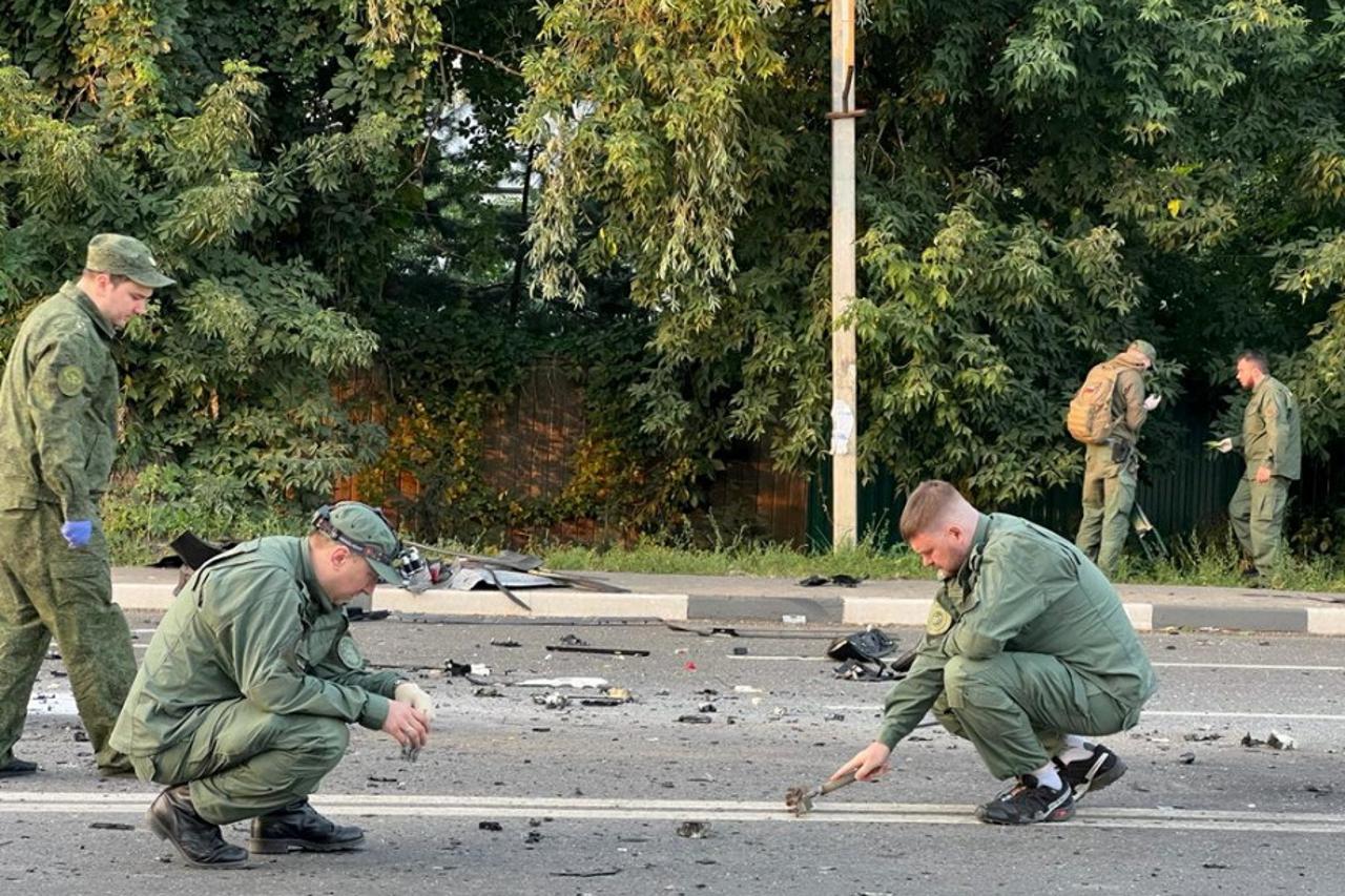 Investigators work at the site of a suspected car bomb attack that killed Darya Dugina in Moscow region