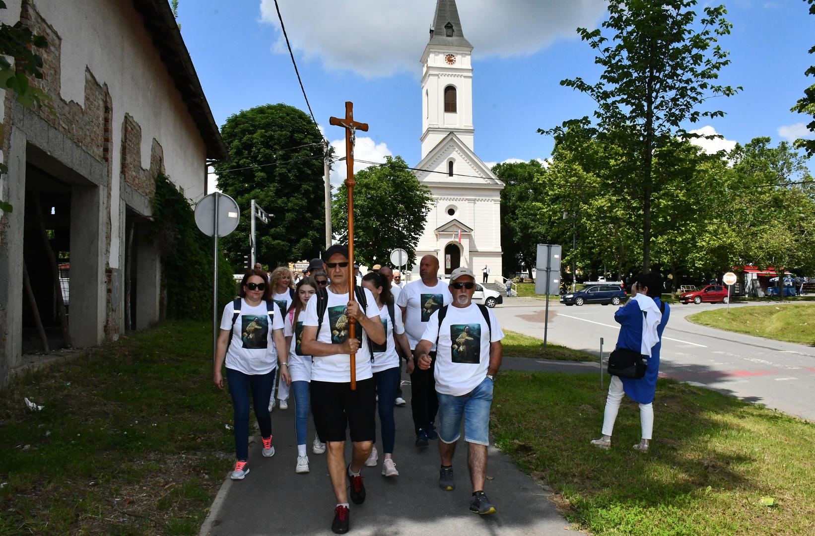 12.06.2023., Podvinje - Blagoslov i polazak hodocasnika ispred crkve sv. Antuna Padovanskog u Podvinju u Gornja Mocila u BiH u sklopu obiljezavanja tradicionalnih Dana svetog Antuna Padovanskog. Photo: Ivica Galovic/PIXSELL