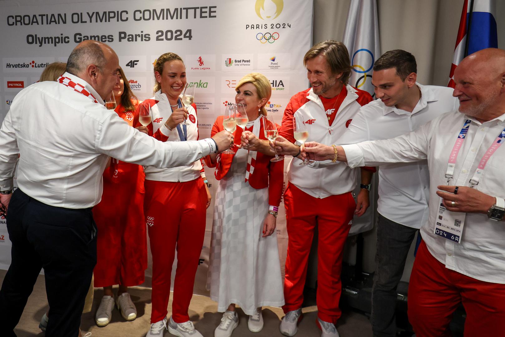 i za tvrtku Air Pannonia. Prije šest godina Bruno je dobio i nagradu na proglašenju najboljih sportaša Osječko-baranjske županije. Donna i Bruno dolaze iz sportske obitelji jer im se otac bavio nogometom i bio je golma, a mama Brankica je bila atletičarka