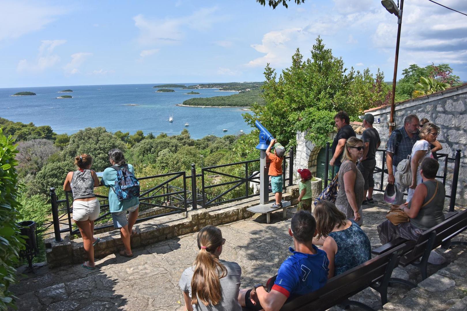 Gosti ovaj grad zovu “mali Rovinj”, a ovdje se uživa u miru, tišini, serenadama, večerima uz gitaru...