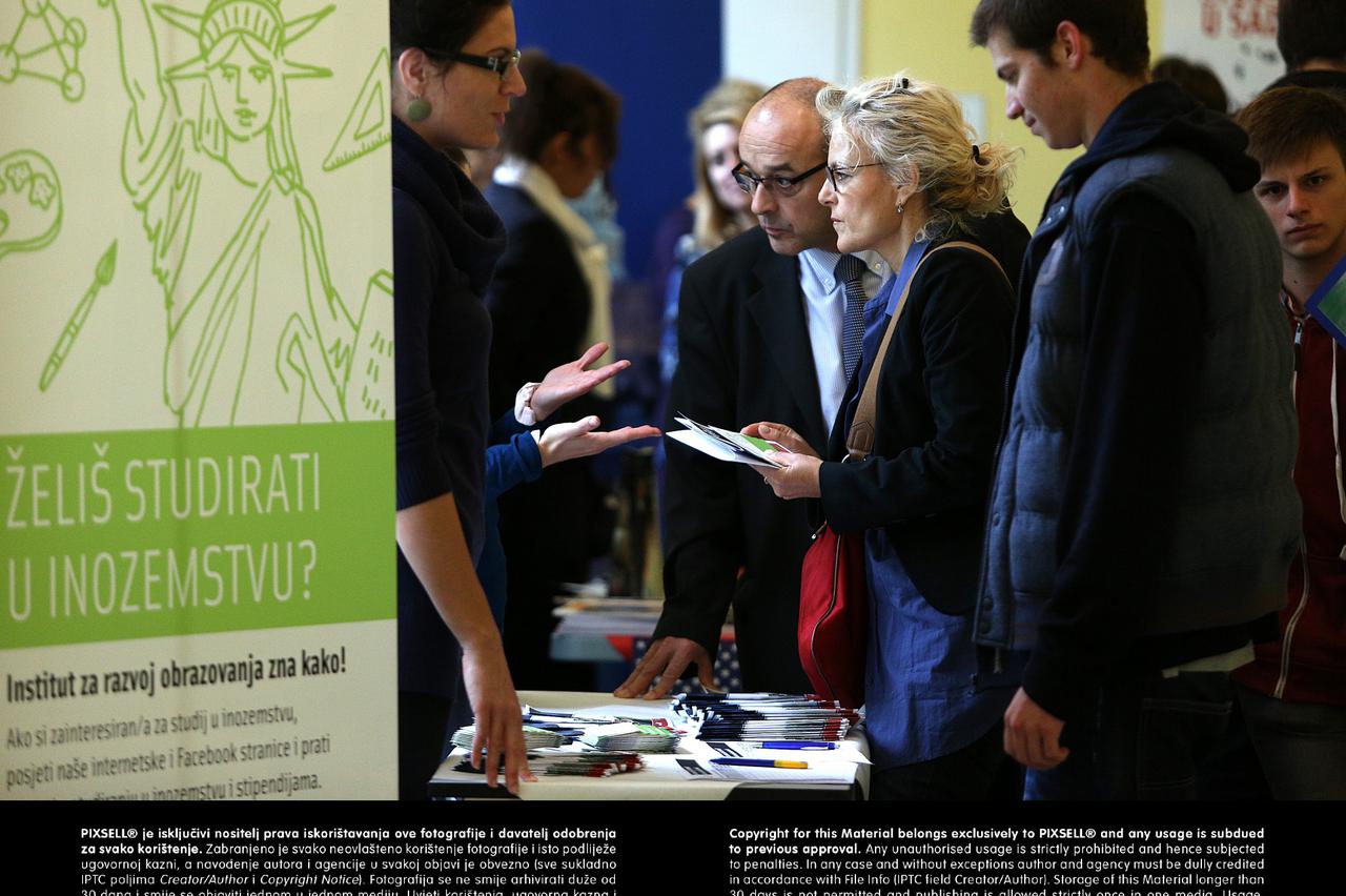 studenti na U.S College Fair, portal