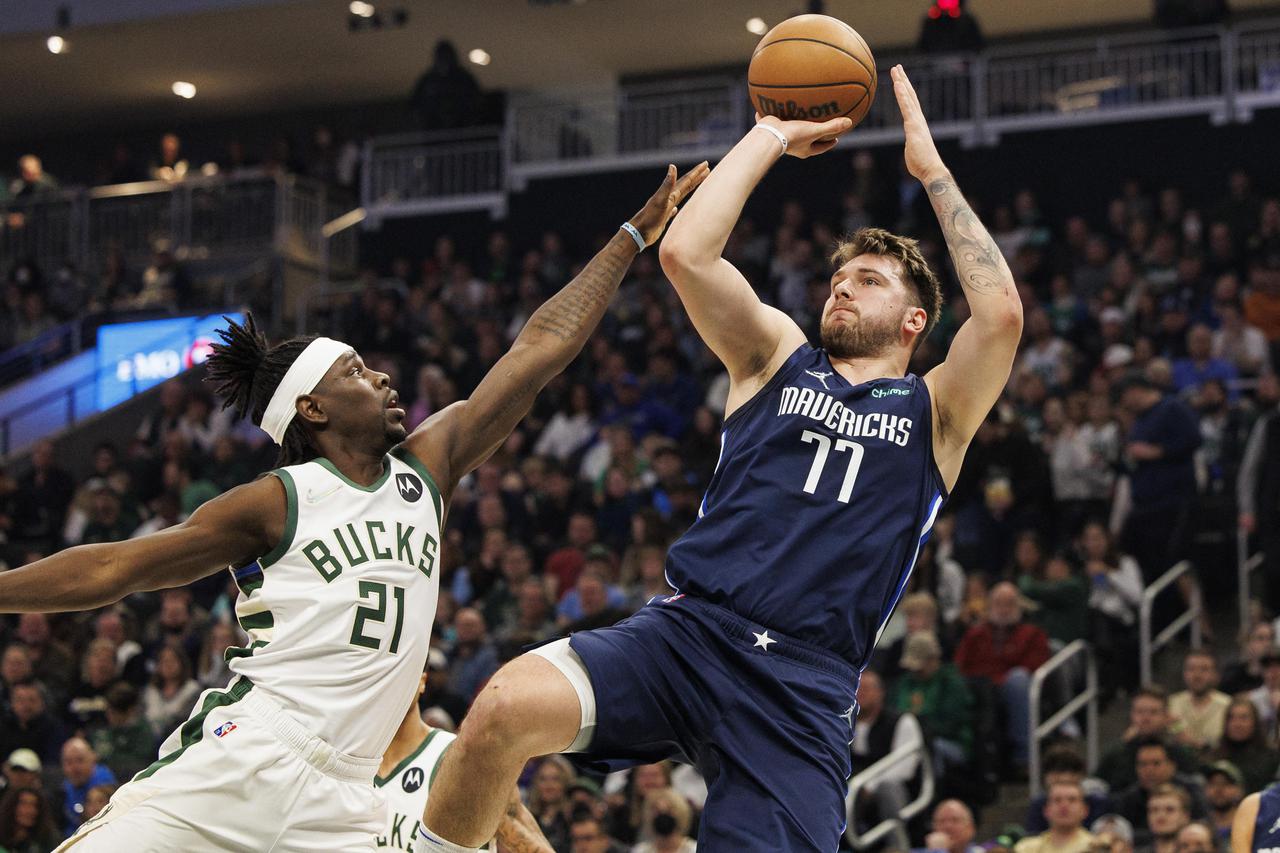 NBA: Dallas Mavericks at Milwaukee Bucks