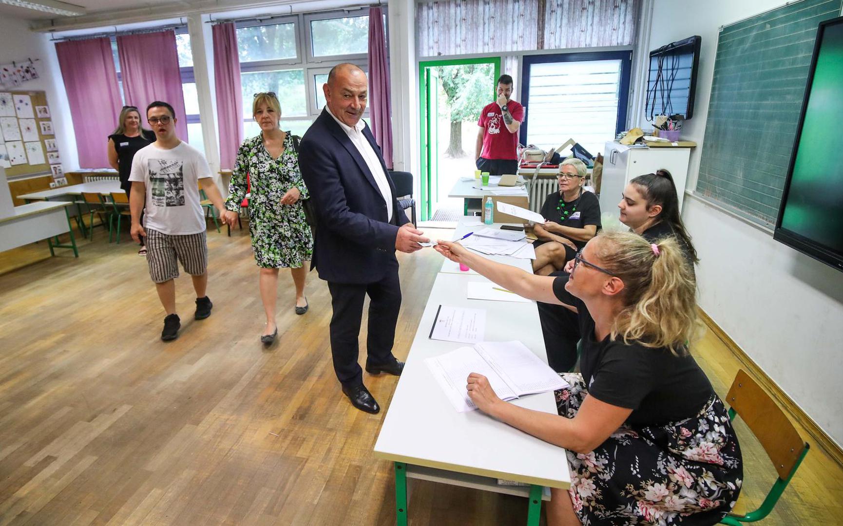 09.06.2024., Zagreb - Zamjenik predsjednika HDZ-a i ministar branitelja Tomo Medved glasovao je na izborima za europski parlament. Photo: Slavko Midzor/PIXSELL