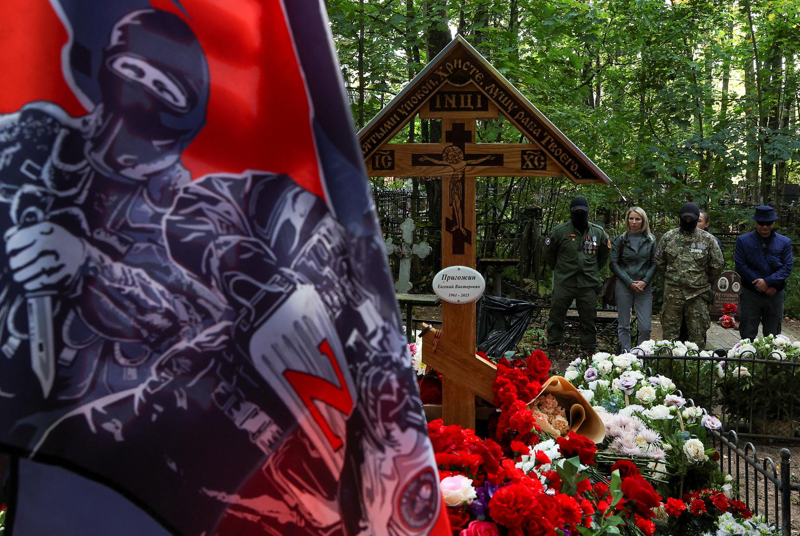 People gather near the grave of Yevgeny Prigozhin, head of the Wagner mercenary group, as they mark 40 days since his death to respect an Orthodox tradition, at the Porokhovskoye cemetery in Saint Petersburg, Russia, October 1, 2023. REUTERS/Anton Vaganov Photo: ANTON VAGANOV/REUTERS