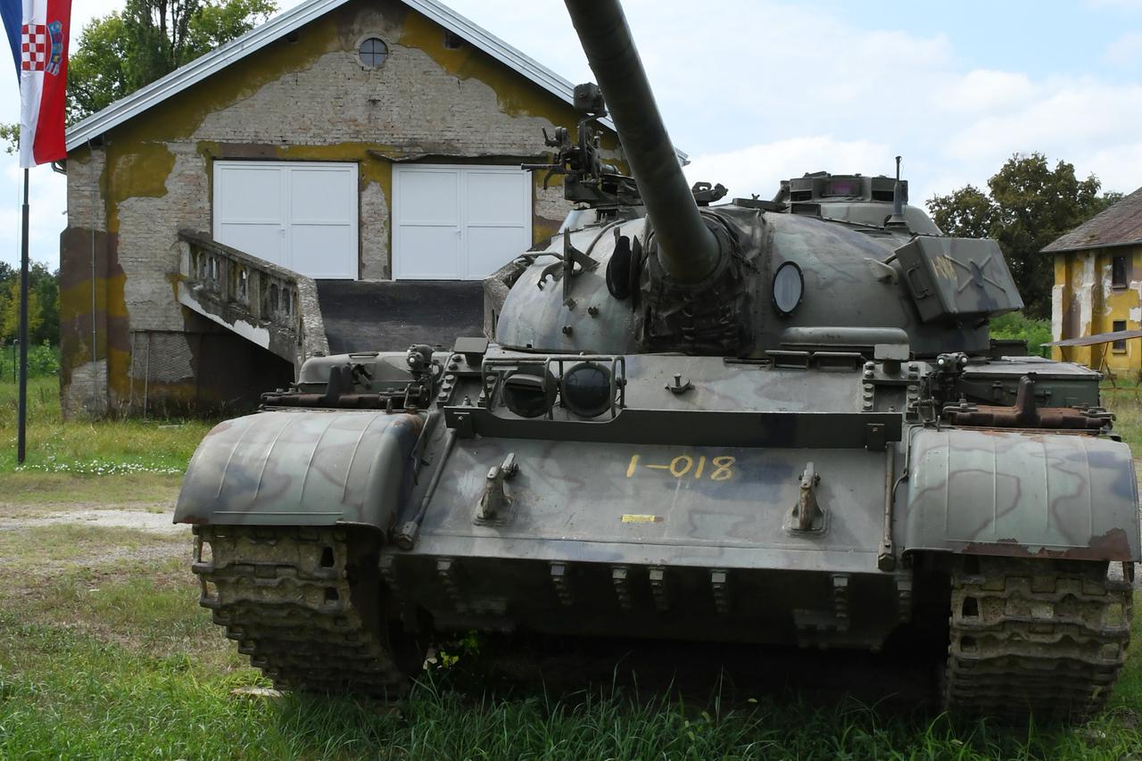 Polish volunteers exercise during summer military trainings