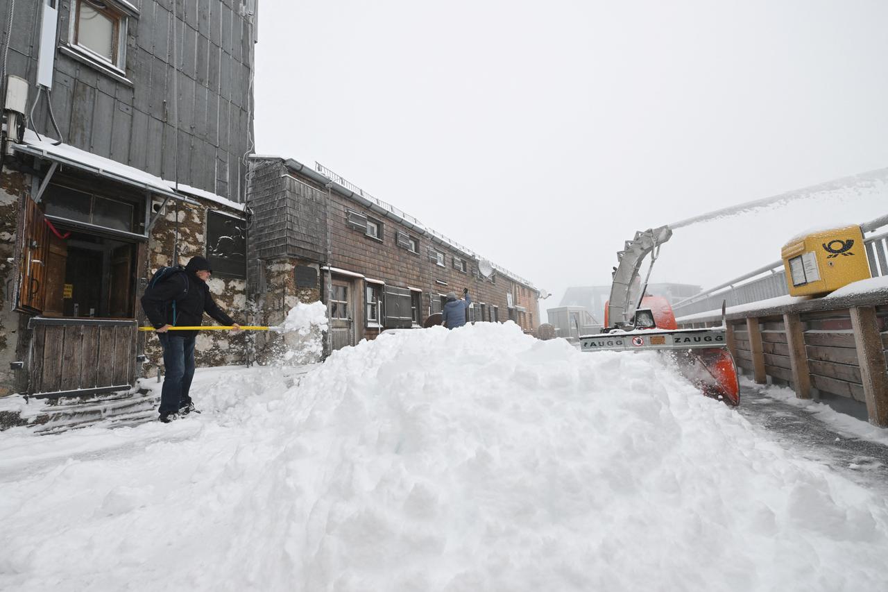 Snow and cold on Germany's highest summit