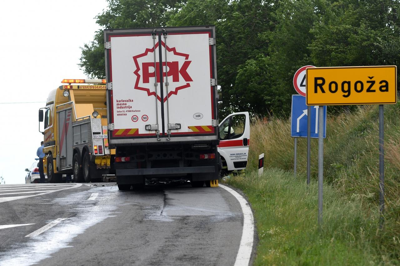 Garešnica: U sudaru kamiona i sanitetskog vozila poginule dvije osobe