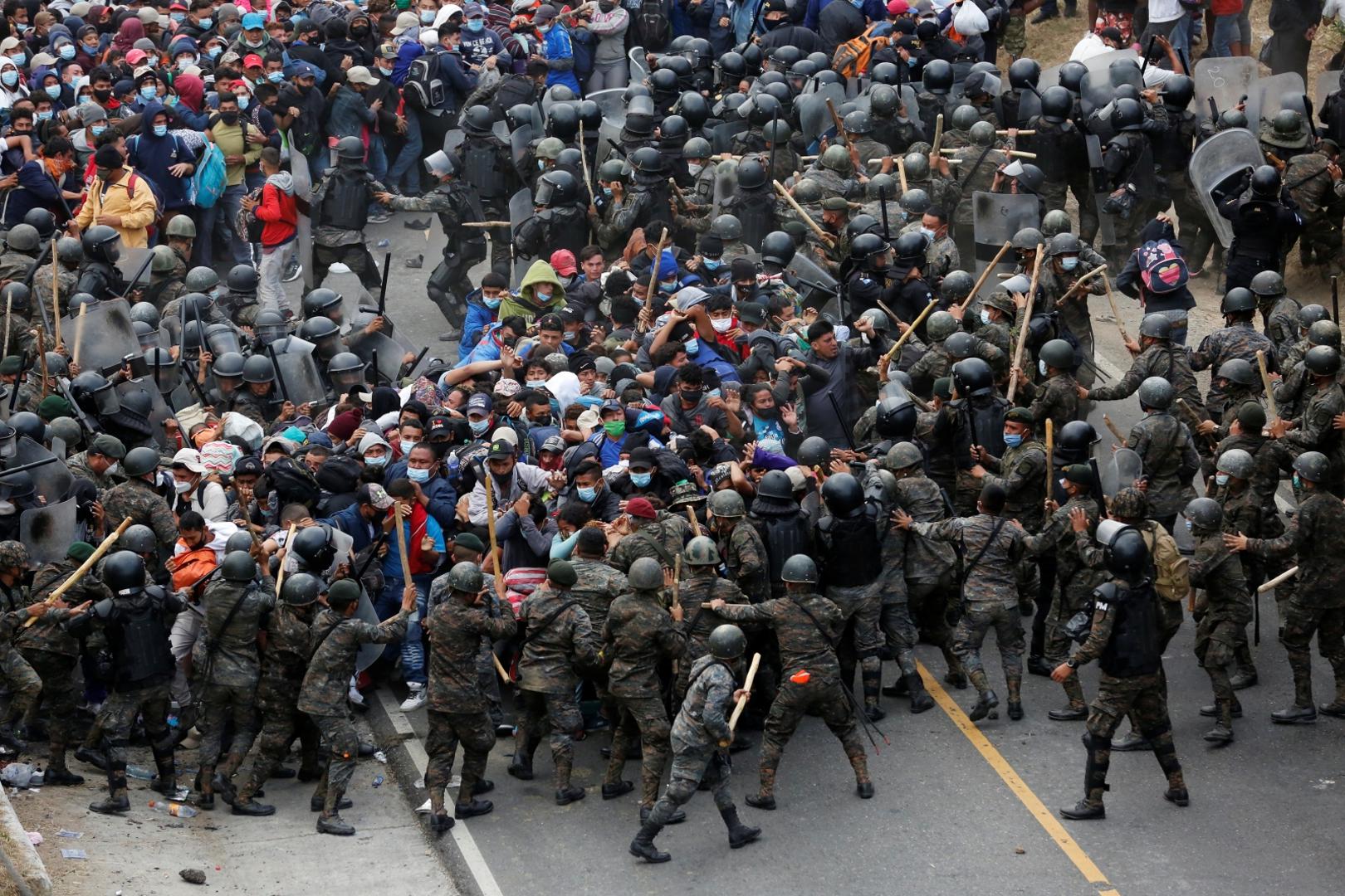 Hondurans take part in a new caravan of migrants set to head to the United States Hondurans taking part in a new caravan of migrants set head to the United States, clash with Guatemalan soldiers as they try to cross into Guatemalan territory, in Vado Hondo, Guatemala January 17, 2021. REUTERS/Luis Echeverria LUIS ECHEVERRIA