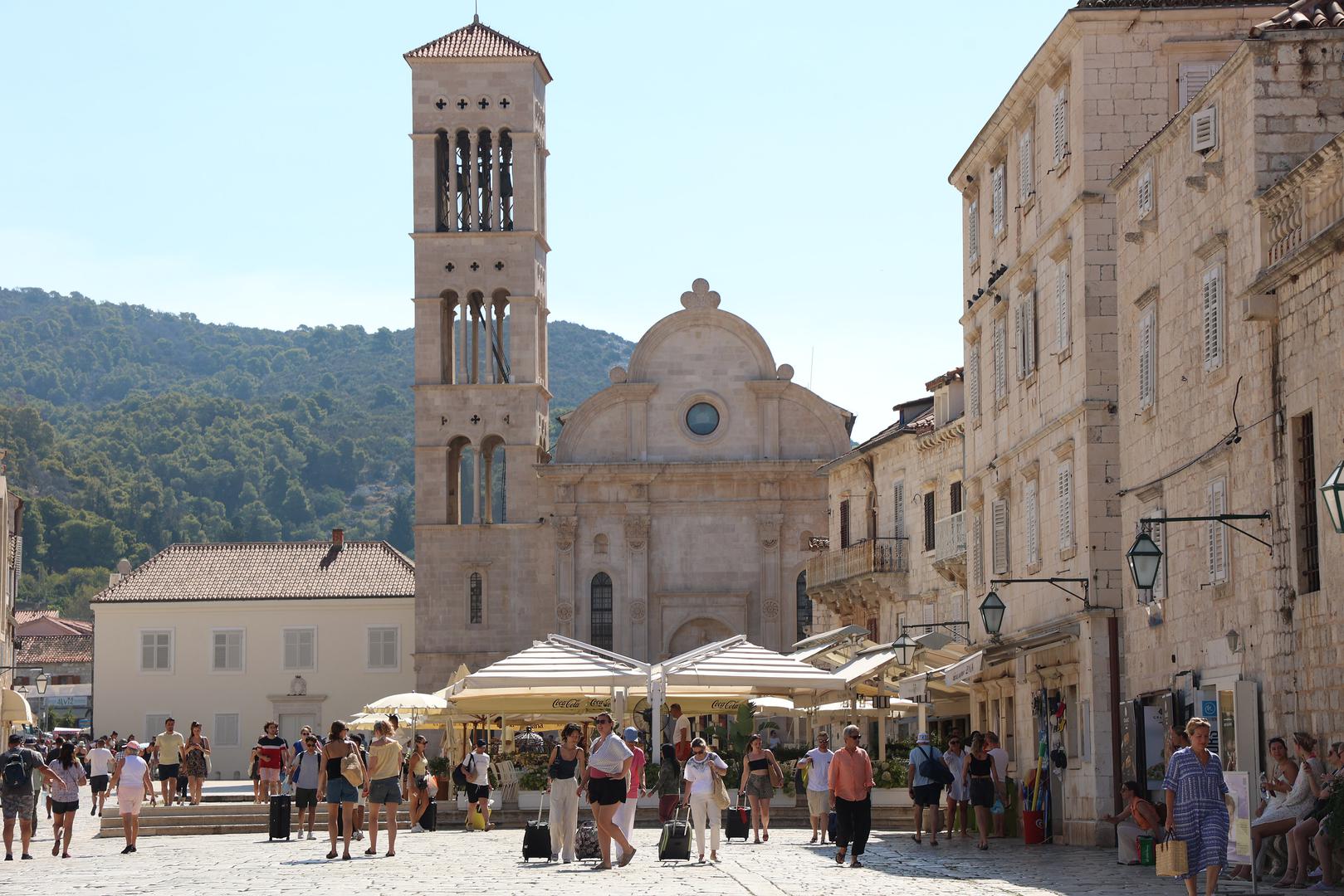 31. 07. 2024. Hvar- Hvar nakon incidenta i prosvjeda vratio se u uobicajnu turisticku kolotecinu.  Photo: Ivana Ivanovic/PIXSELL