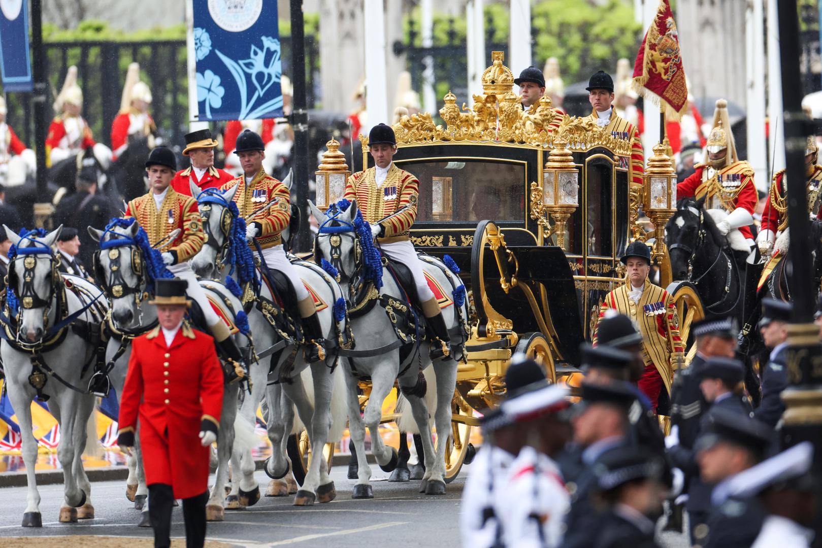 Britain's King Charles and Queen Camilla travel in the Diamond Jubilee State Coach from Buckingham Palace to Westminster Abbey to their coronation ceremony in London, Britain May 6, 2023. REUTERS/Henry Nicholls Photo: Henry Nicholls/REUTERS