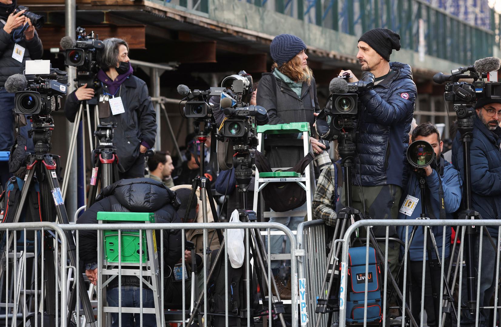 Members of the media wait at their positions outside Manhattan Criminal Courthouse, after Former U.S. President Donald Trump's indictment by a Manhattan grand jury following a probe into hush money paid to porn star Stormy Daniels, in New York City, U.S., April 4, 2023.  REUTERS/Caitlin Ochs Photo: CAITLIN OCHS/REUTERS