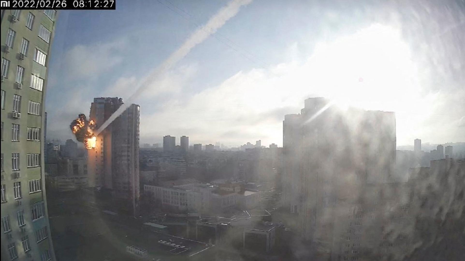 Surveillance footage shows a missile hitting a residential building in Kyiv, Ukraine, February 26, 2022, in this still image taken from a video obtained by REUTERS.  THIS IMAGE HAS BEEN SUPPLIED BY A THIRD PARTY. MANDATORY CREDIT. NO RESALES. NO ARCHIVES Photo: Handout/REUTERS