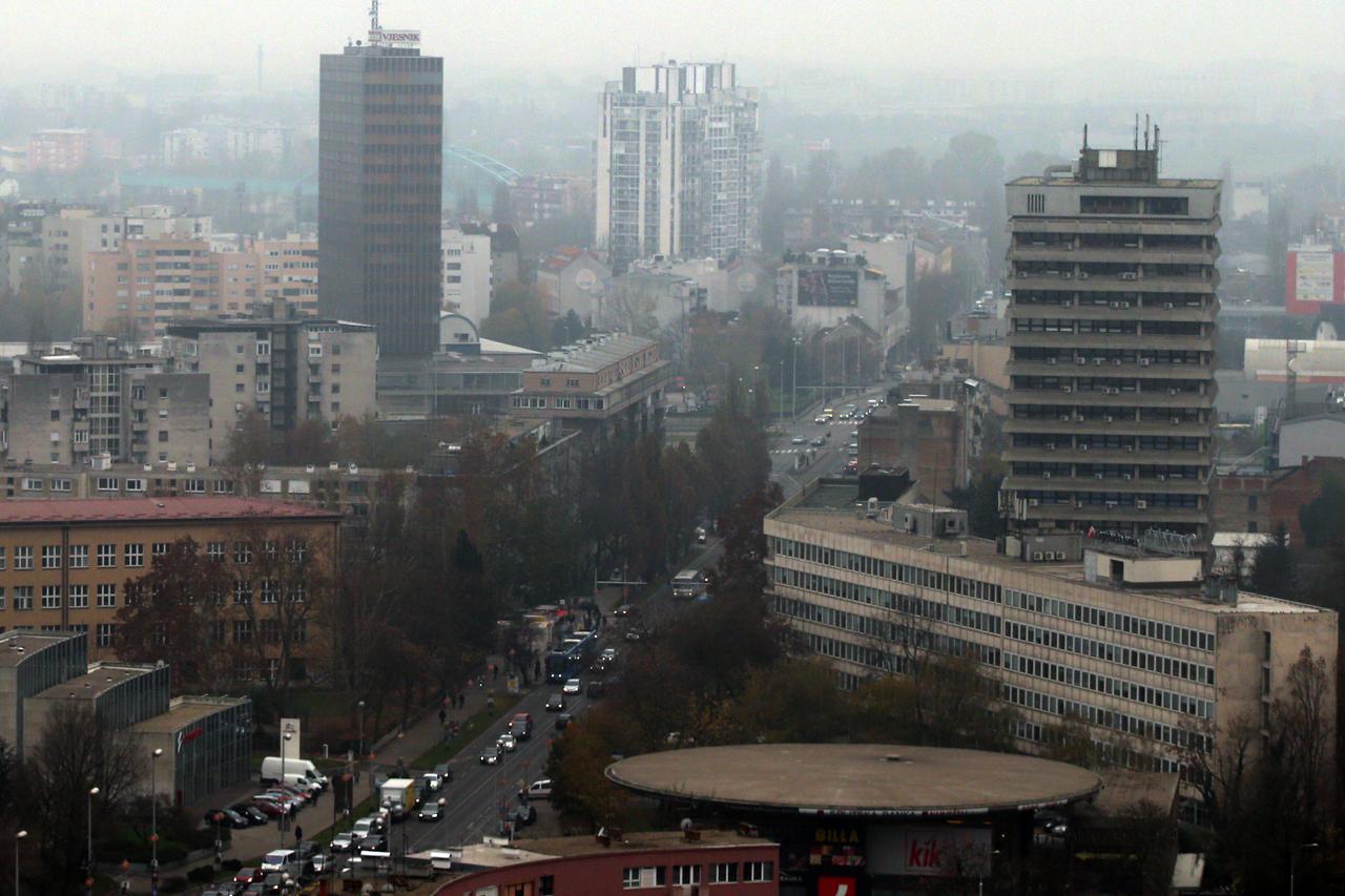 Zagreb: Magla i naoblaka iznad gradskih ulica