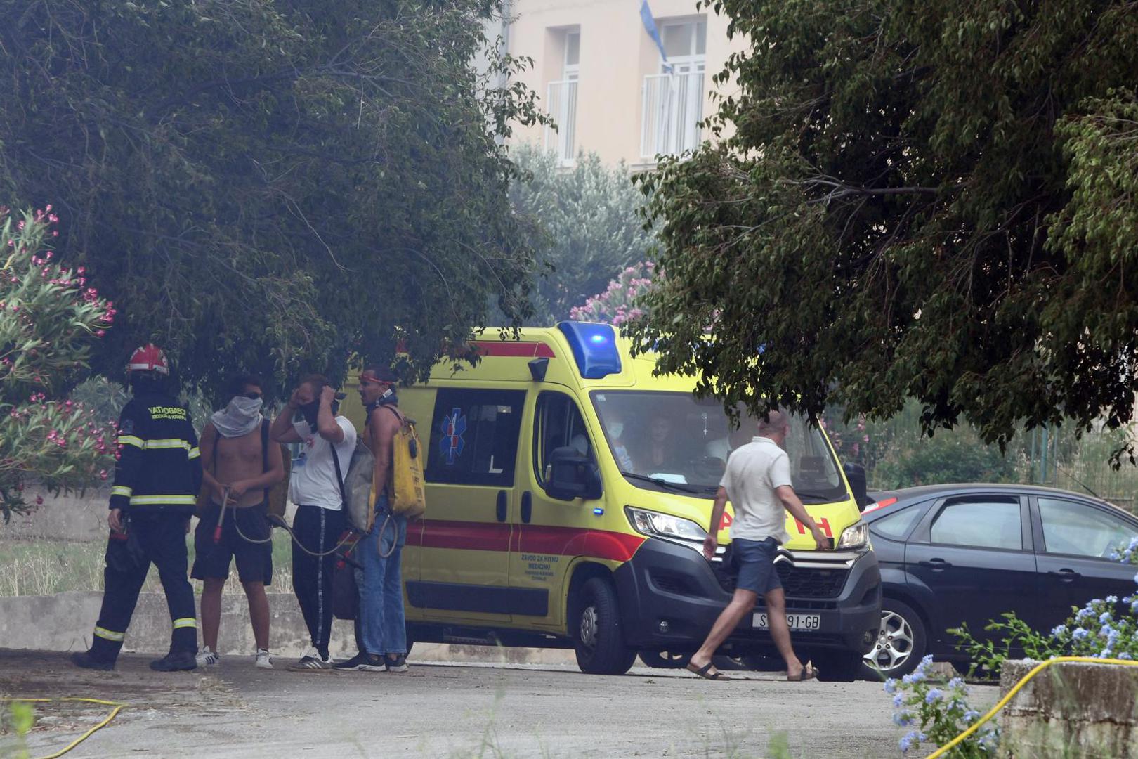 13.07.2023.,Sibenik - U gašenju požara otvorenog prostora koji je izbio na lokaciji Grebaštica u Šibensko-kninskoj županiji, trenutno sudjeluje 79 vatrogasaca sa 28 vatrogasnih vozila, Intervencijska vatrogasna postrojba Šibenik, 3 protupožarna zrakoplova Canadair CL-415, 2 protupožarna zrakoplova Air Tractor. Photo: Hrvoje Jelavic/PIXSELL