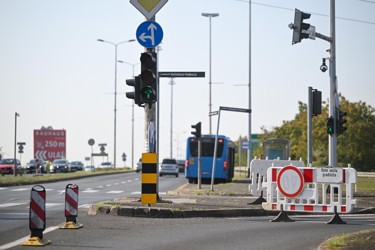 Zagreb: Od jutros zatvoren ulaz iz ulice Republike Njemačke u Većeslava Holjevca 