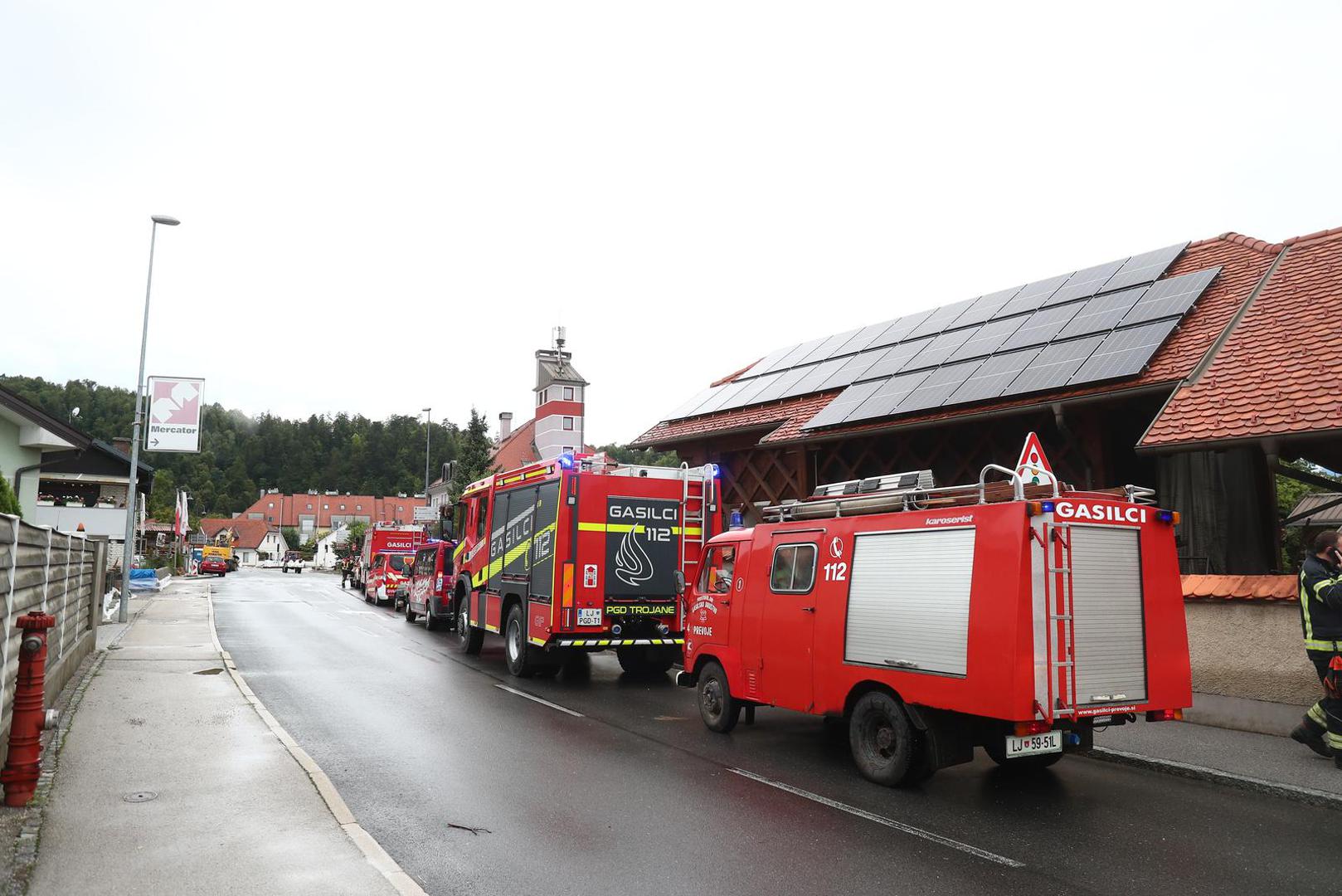 04.08.2023., Menges, Slovenija - Stanovnici i vatrogasci bore se s posljedicama velike poplave Photo: Matija Habljak/PIXSELL