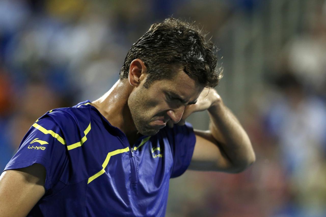 'Marin Cilic of Croatia reacts after a missed point to Andy Murray of Britain during their men\'s quarter-final match at the U.S. Open tennis tournament in New York, September 5, 2012. REUTERS/Eduardo